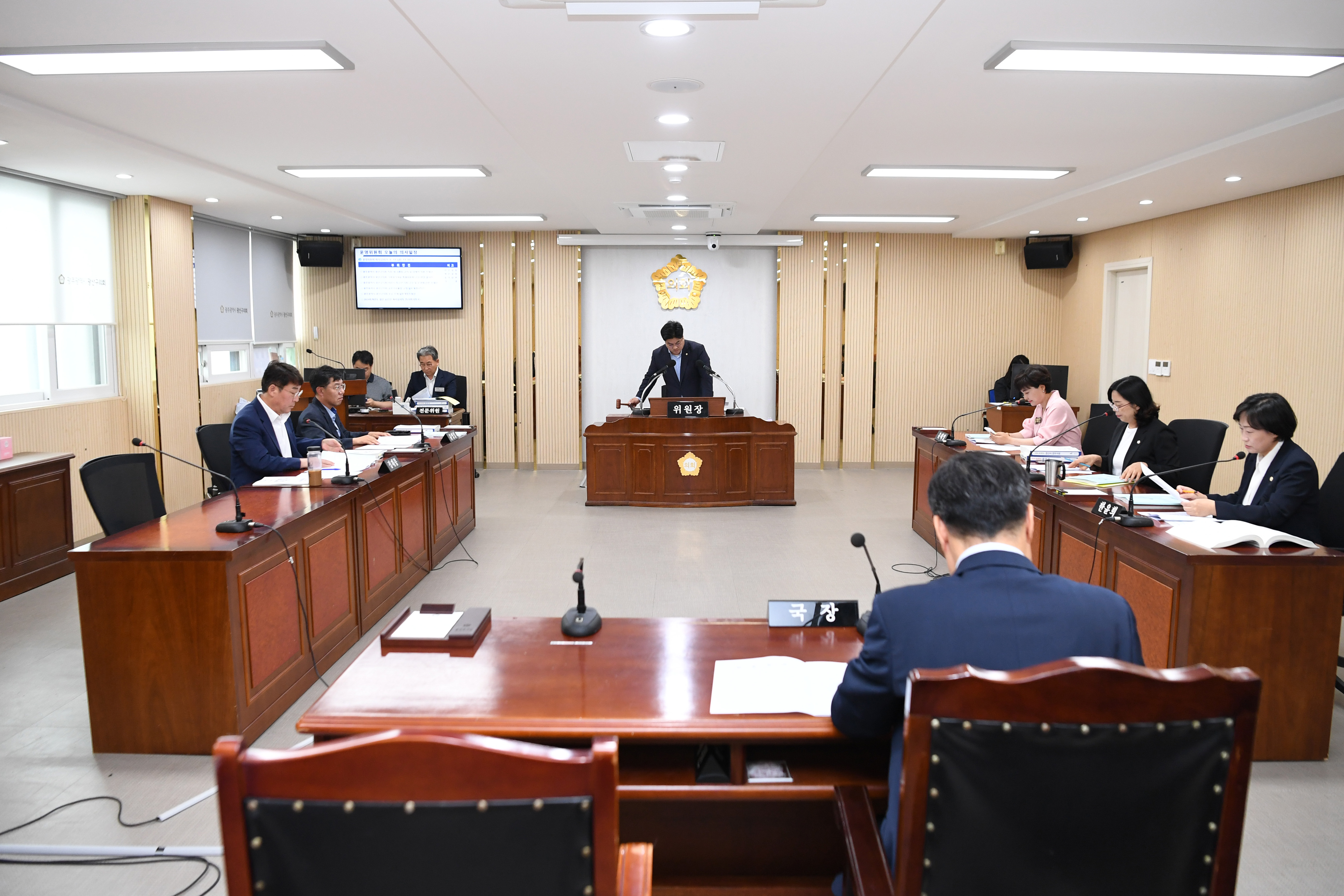 제297회 제1차 정례회 운영위원회 회의 첨부이미지 : 20250613 제297회 제1차정례회 운영위원회 회의(안건심사 및 _24 결산안 예비심사) (1).jpg