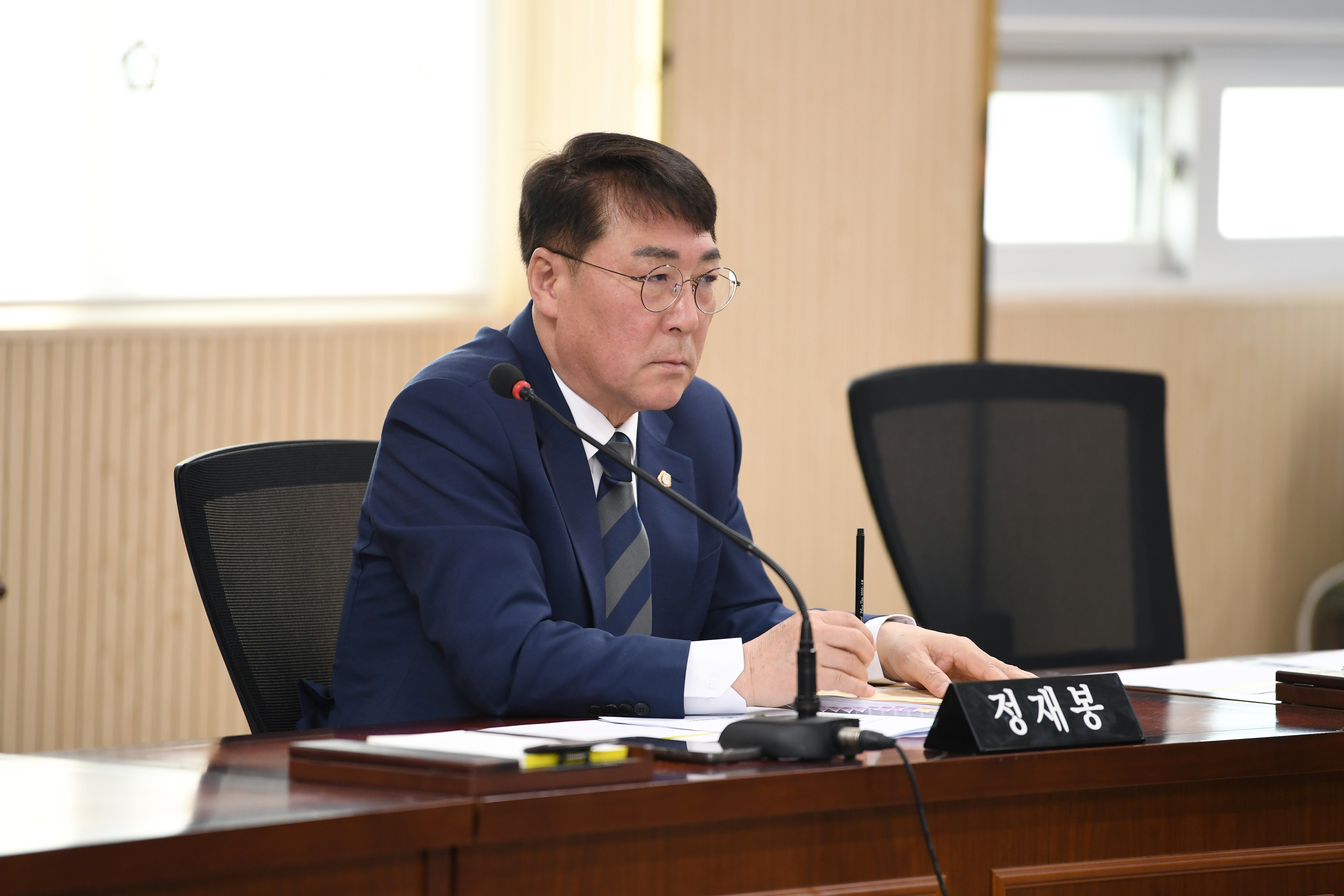 제296회 임시회 운영위원회 회의 첨부이미지 : 20250430 제296회 임시회 운영위원회 회의(안검심사 및 추경안 예비심사) (25).jpg