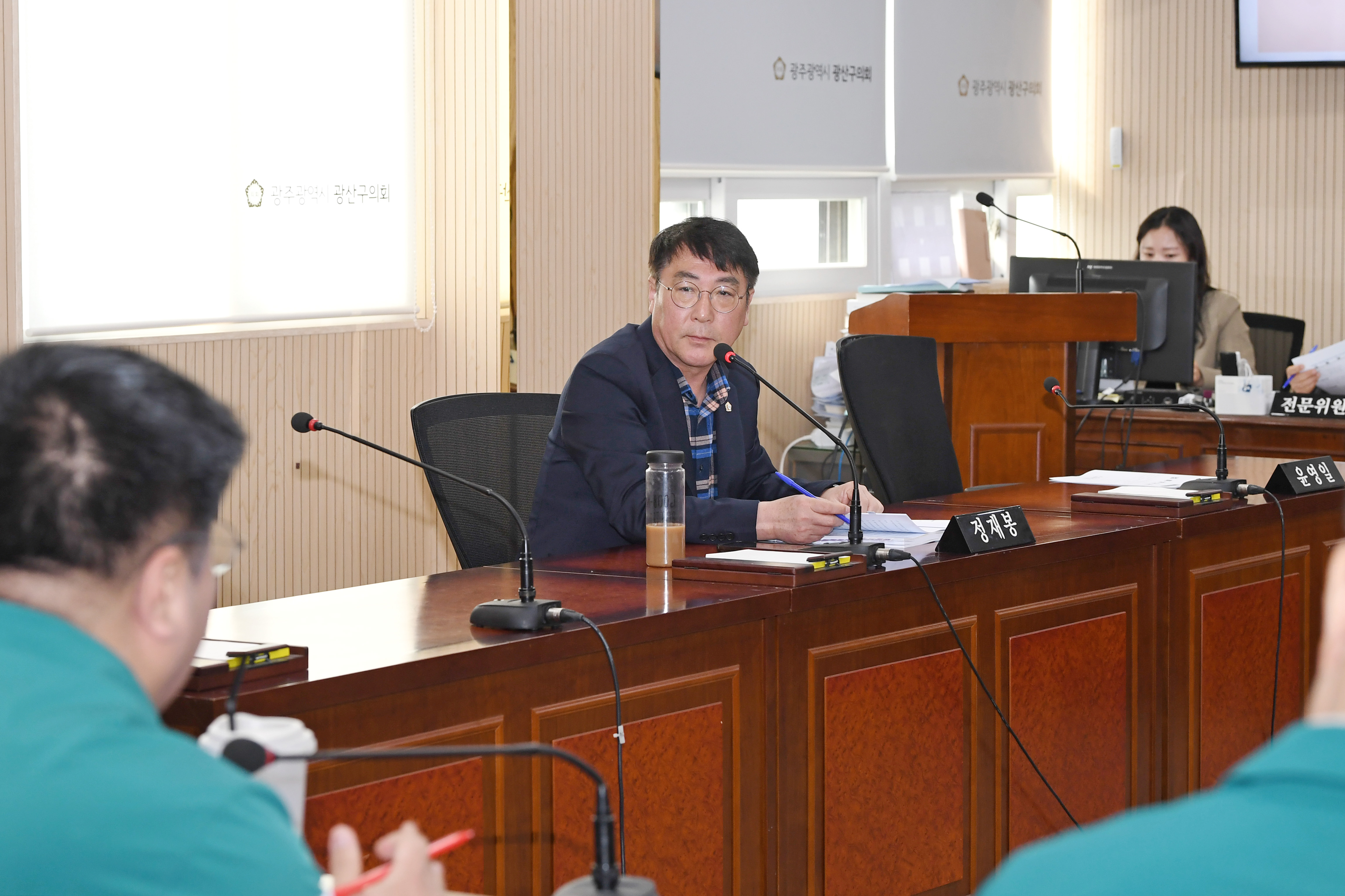 제295회 임시회 운영위원회 회의 첨부이미지 : 20250324 제295회 임시회 운영위원회 회의(안건심사) (14).jpg