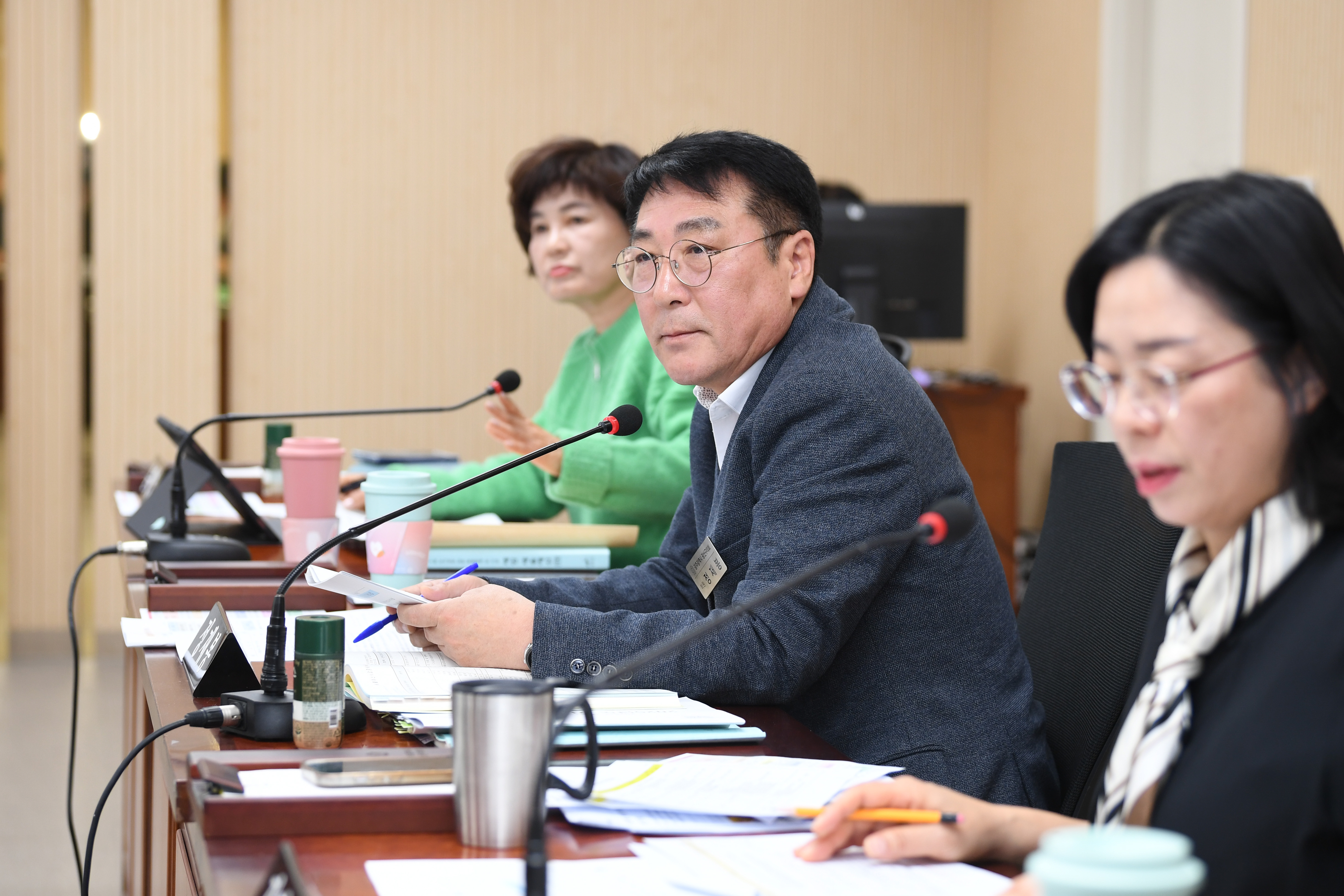 제301회 제2차 정례회 예산결산특별위원회 회의 첨부이미지 : 20251126 제301회 제2차정례회 예산결산특별위원회 회의(3회 추경심사) (1).jpg