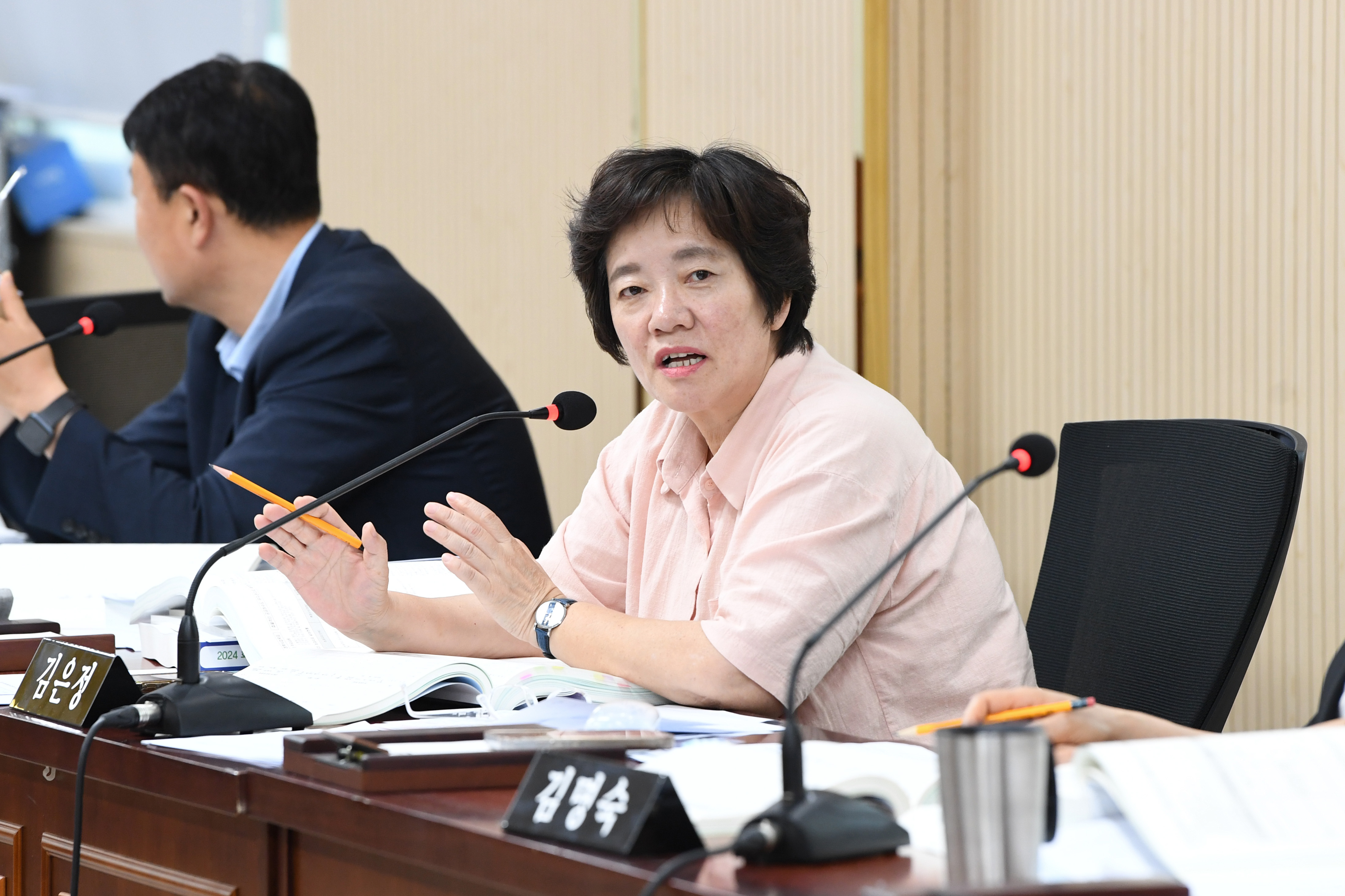 제297회 제1차 정례회 예산결산특별위원회 회의 첨부이미지 : 20250624 제297회 제1차 정례회 예산결산특별위원회 회의 (10).jpg