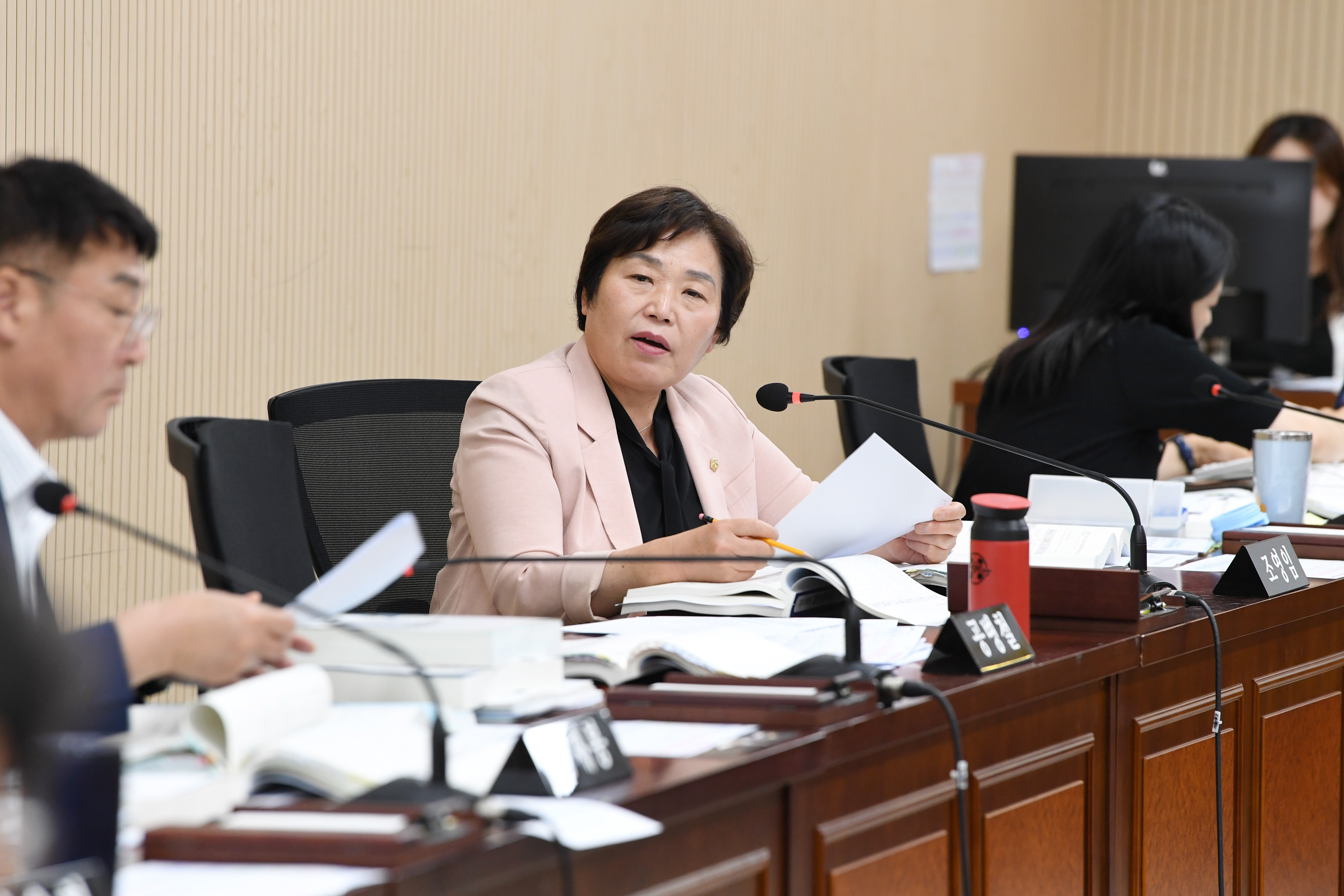 제297회 제1차 정례회 예산결산특별위원회 회의 첨부이미지 : 20250624 제297회 제1차 정례회 예산결산특별위원회 회의 (8).jpg