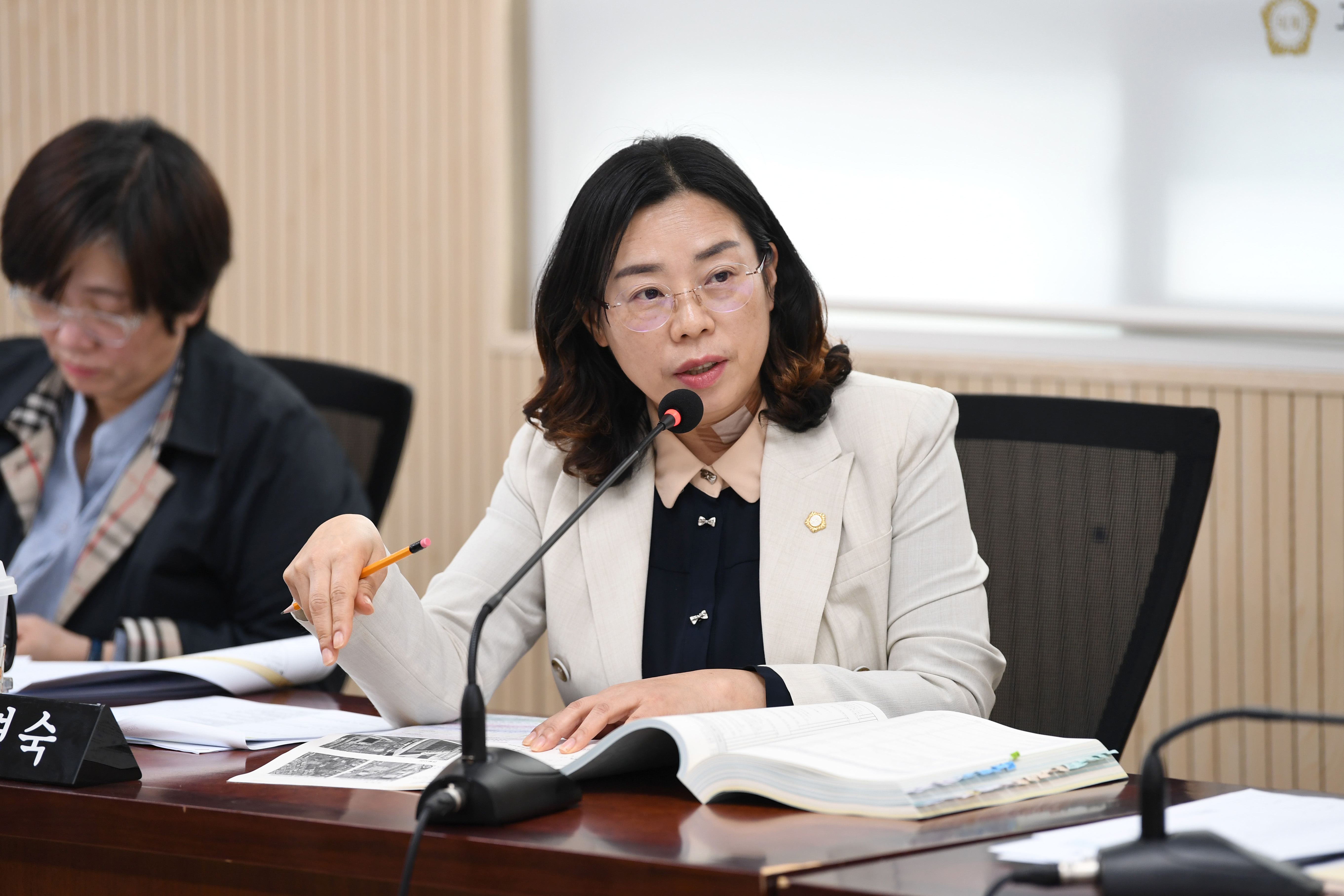 제296회 임시회 예산결산특별위원회 회의 첨부이미지 : 20250507 제296회 임시회 예산결산특별위원회 회의('25 제1차 추경 심사) (34).jpg