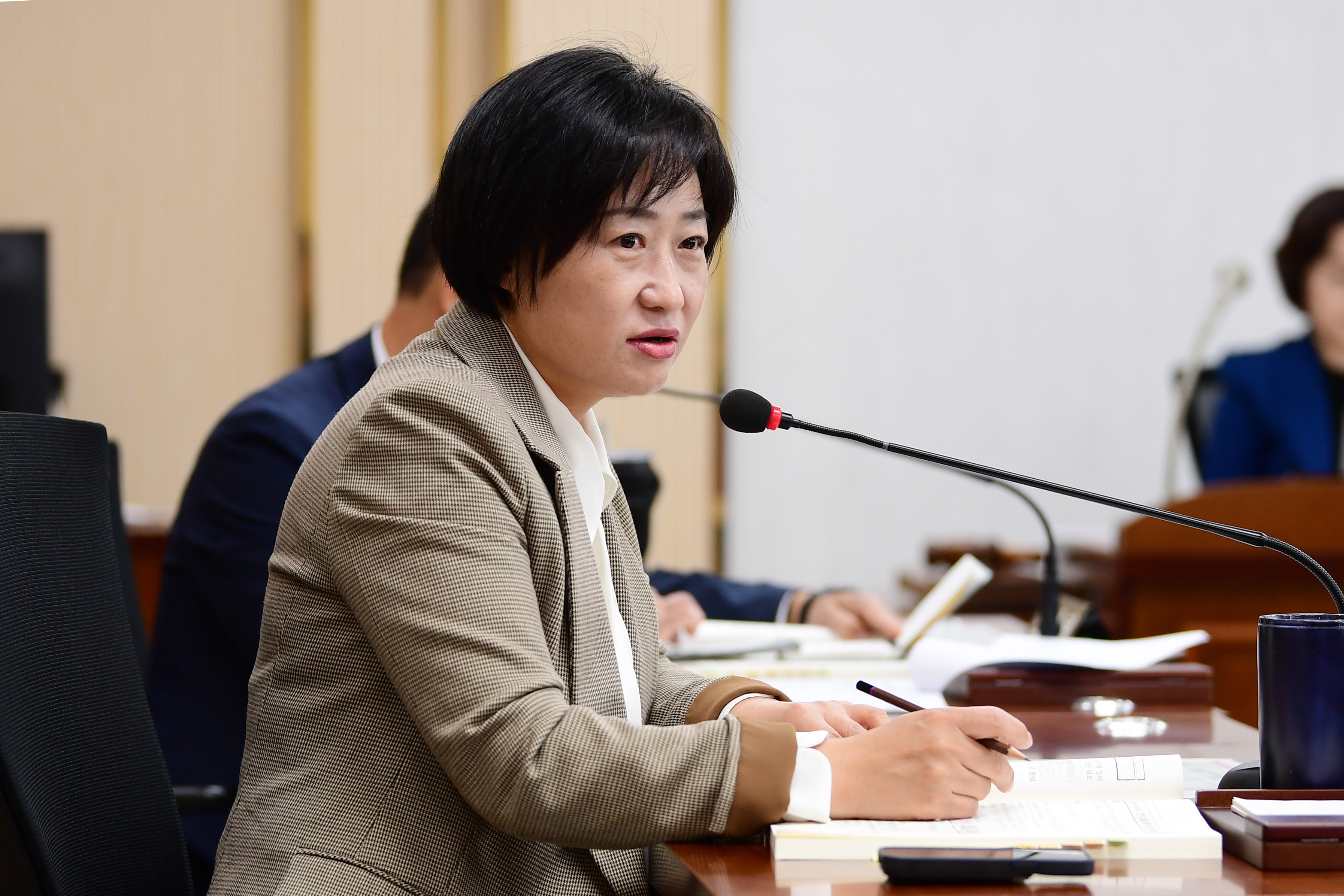 제300회 임시회 시민안전위원회 회의  첨부이미지 : 20251027 제300회 임시회 시민안전위원회 회의(행정사무처리사황 청취) (14).jpg