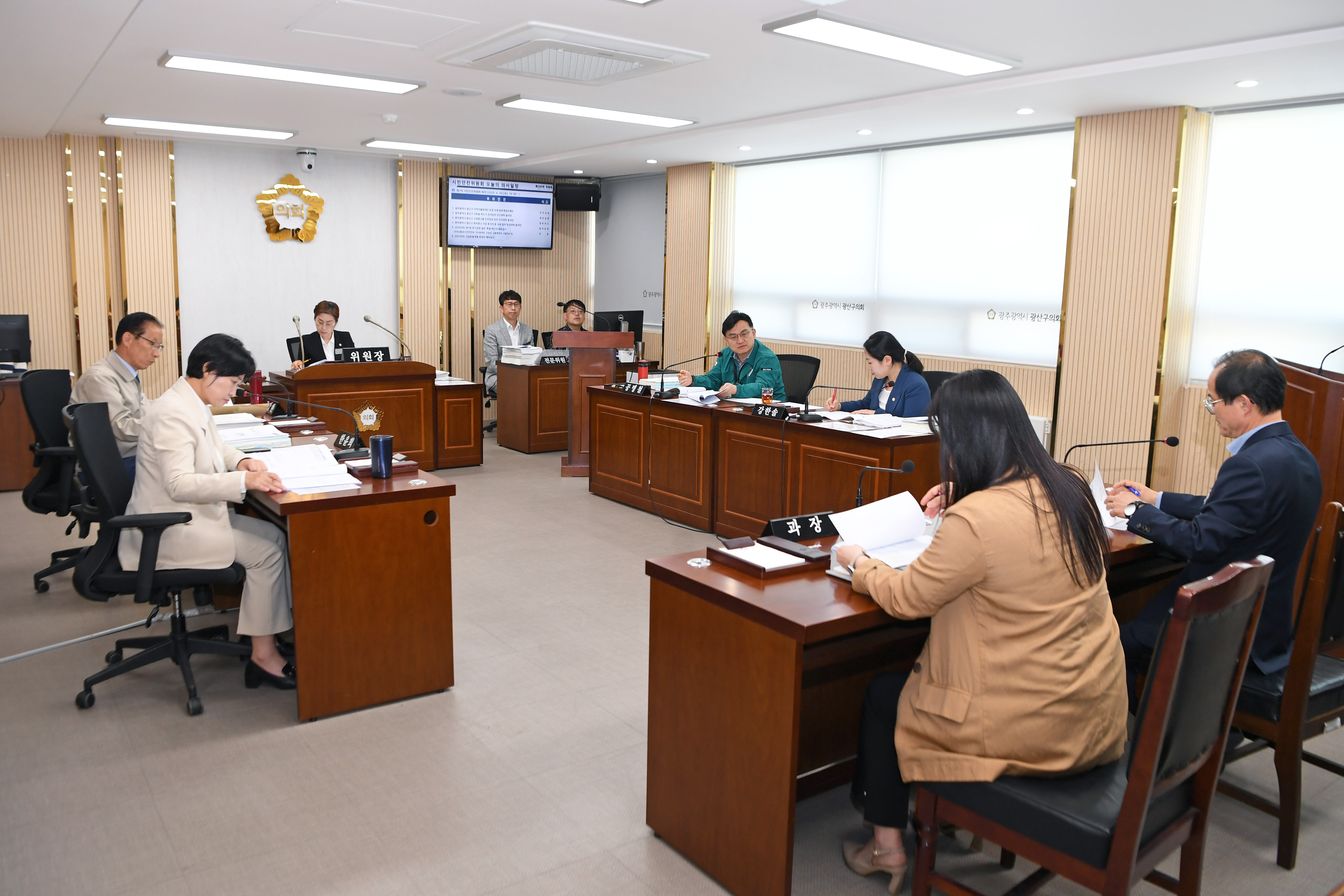제296회 임시회 시민안전위원회 회의 첨부이미지 : 20250430 제296회 임시회 시민안전위원회 회의(안검심사 및 추경안 예비심사) (4).jpg