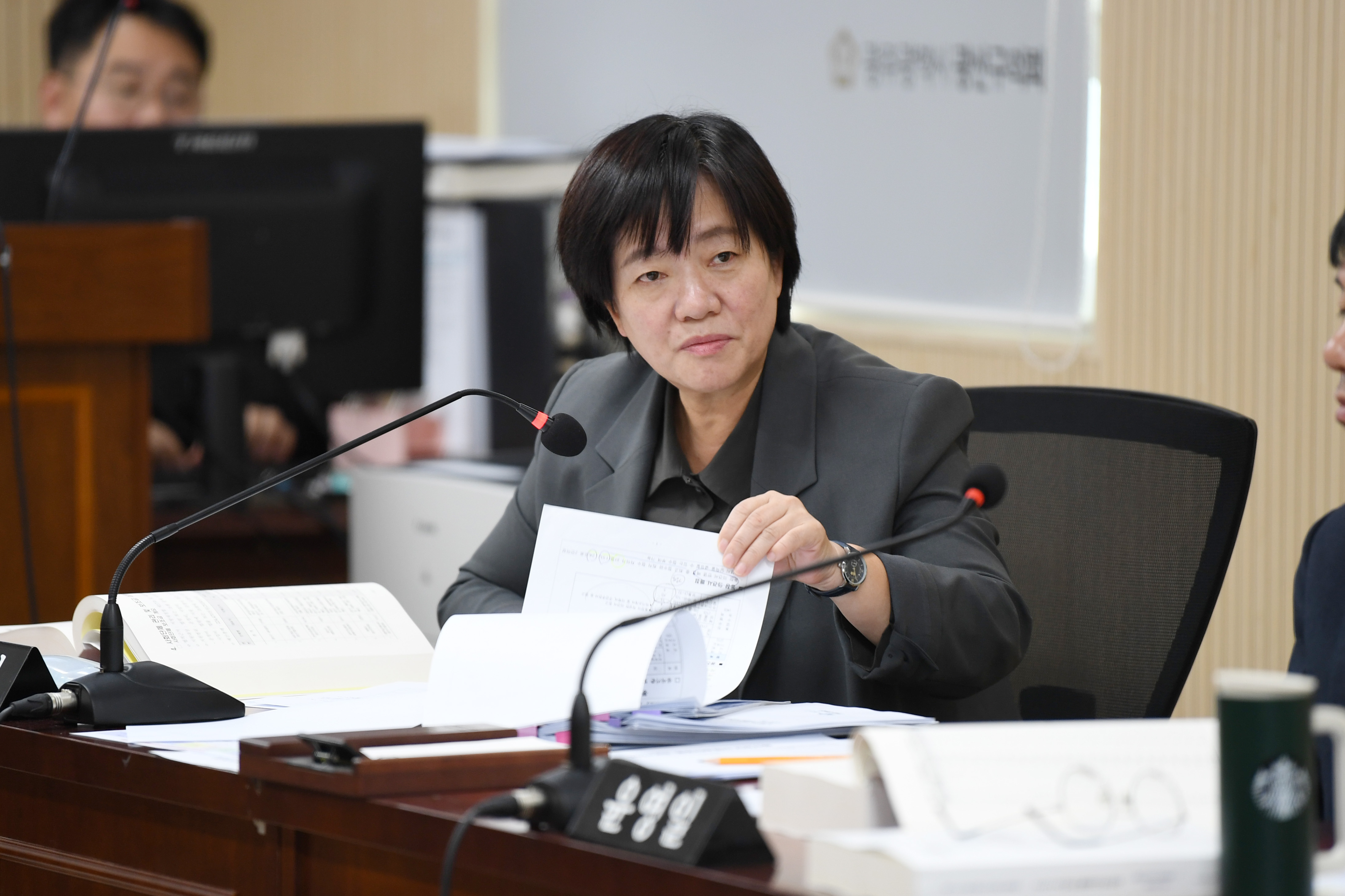 2024년도 행정사무감사 행정자치위원회 4일차 첨부이미지 : 20241203 2024년도 행정사무감사 행정자치위원회 4일차 (25).jpg