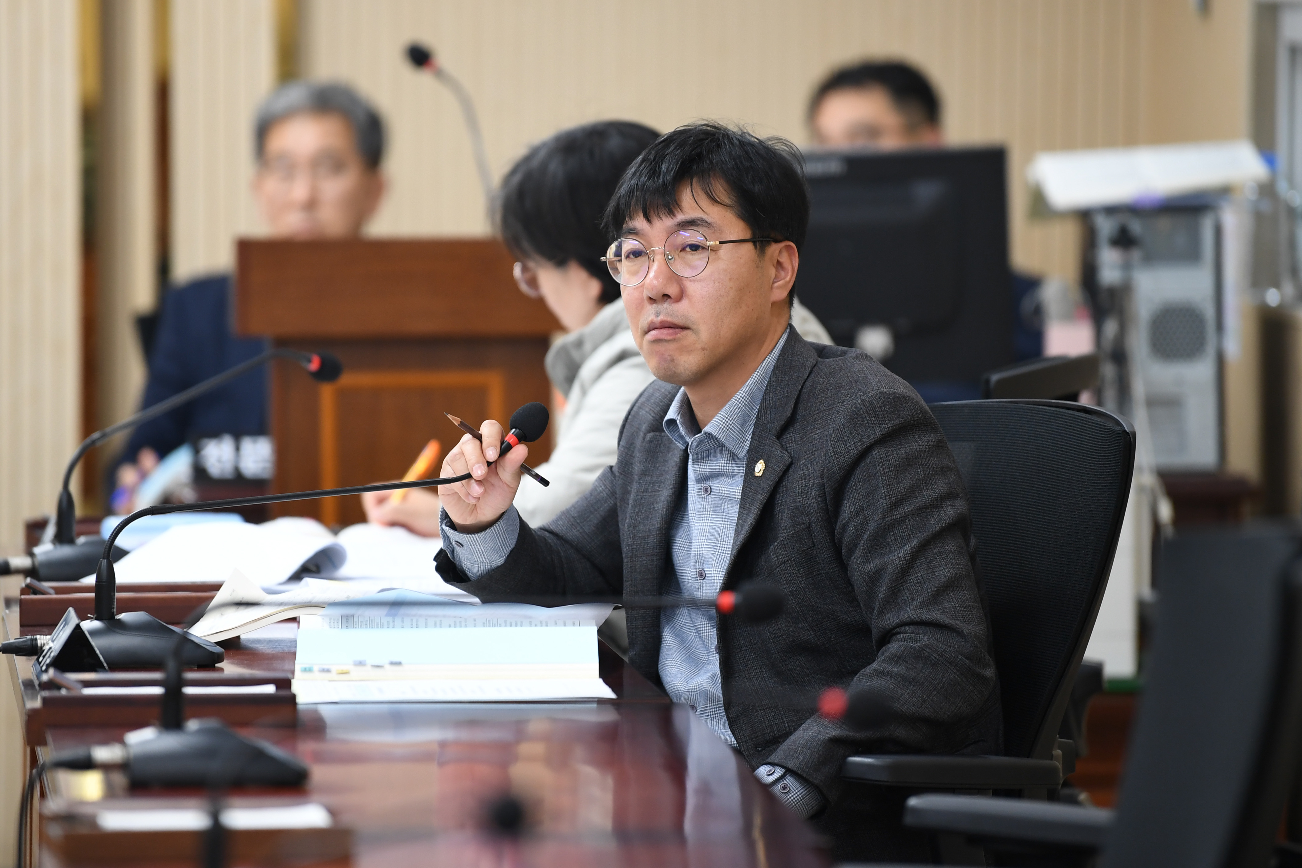 제301회 제2차 정례회 행정자치위원회 회의 첨부이미지 : 20251209 제301회 제2차정례회 행정자치위원회 회의(안건심사) (32).jpg