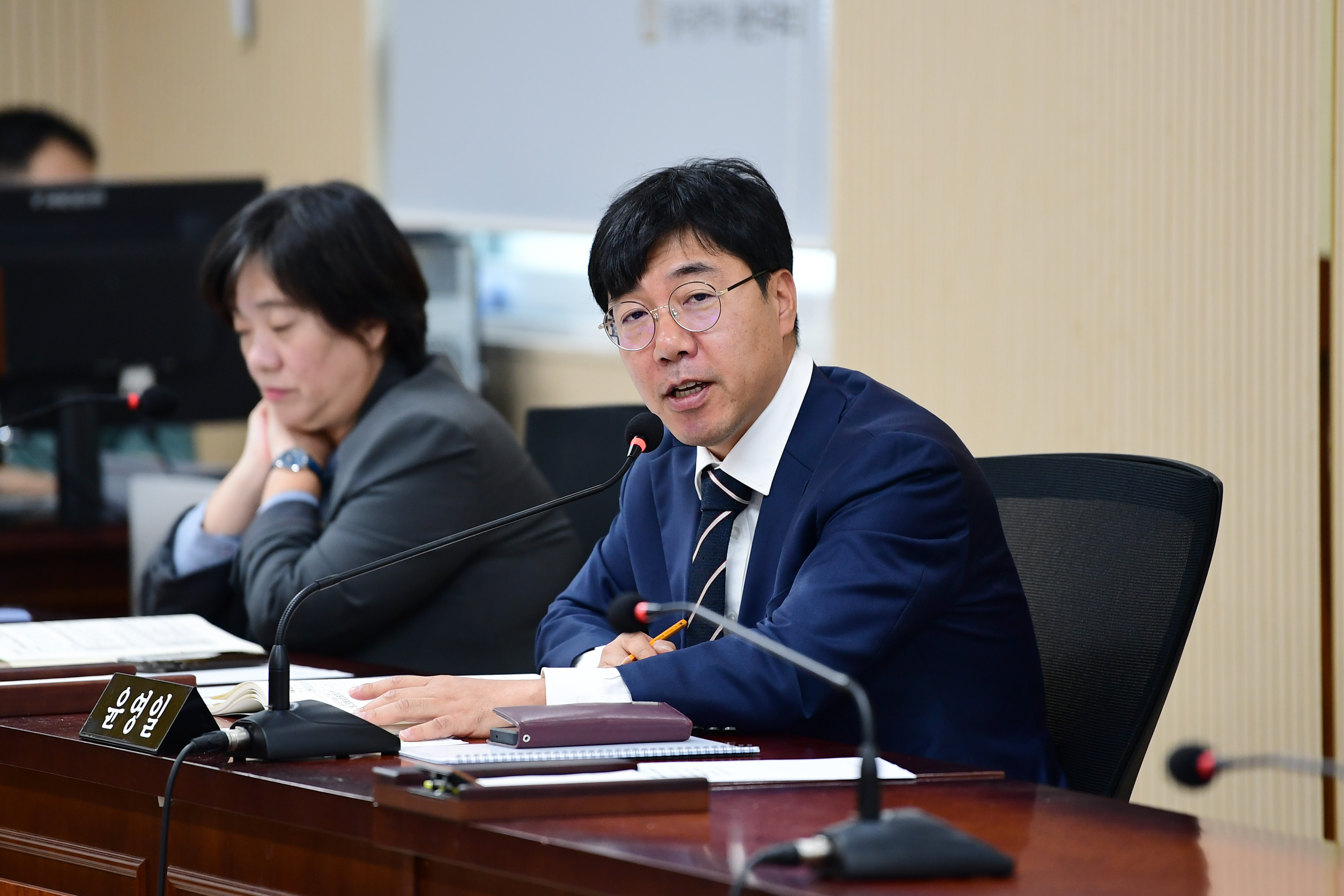 제300회 임시회 행정자치위원회 회의 첨부이미지 : 20251027 제300회 임시회 행정자치위원회 회의(행정사무처리사황 청취) (19).jpg