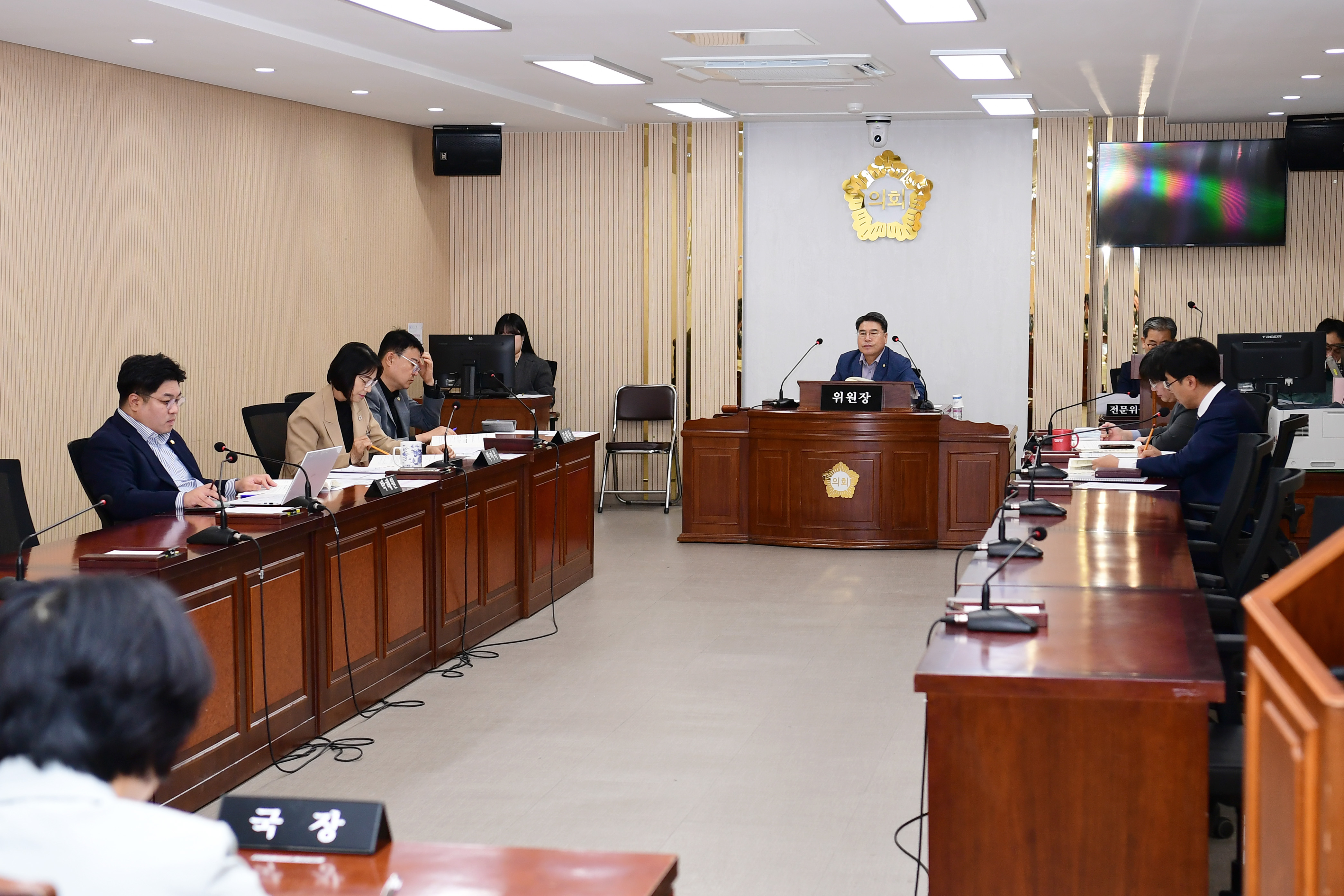 제300회 임시회 행정자치위원회 회의 첨부이미지 : 20251027 제300회 임시회 행정자치위원회 회의(행정사무처리사황 청취) (10).jpg