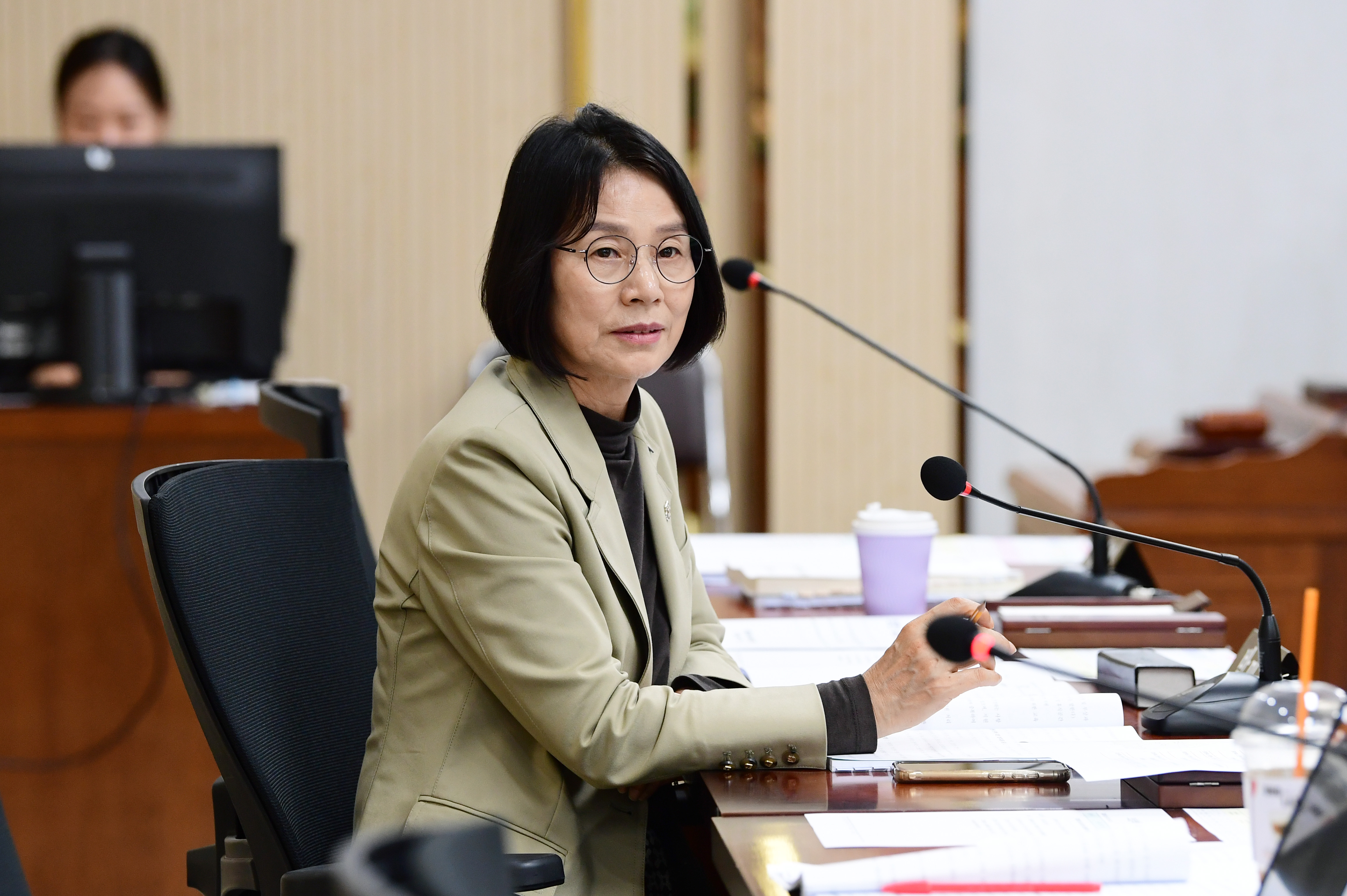 제300회 임시회 행정자치위원회 회의 첨부이미지 : 20251023 제300회 임시회 행정자치위원회 회의(안건심사) (30).jpg