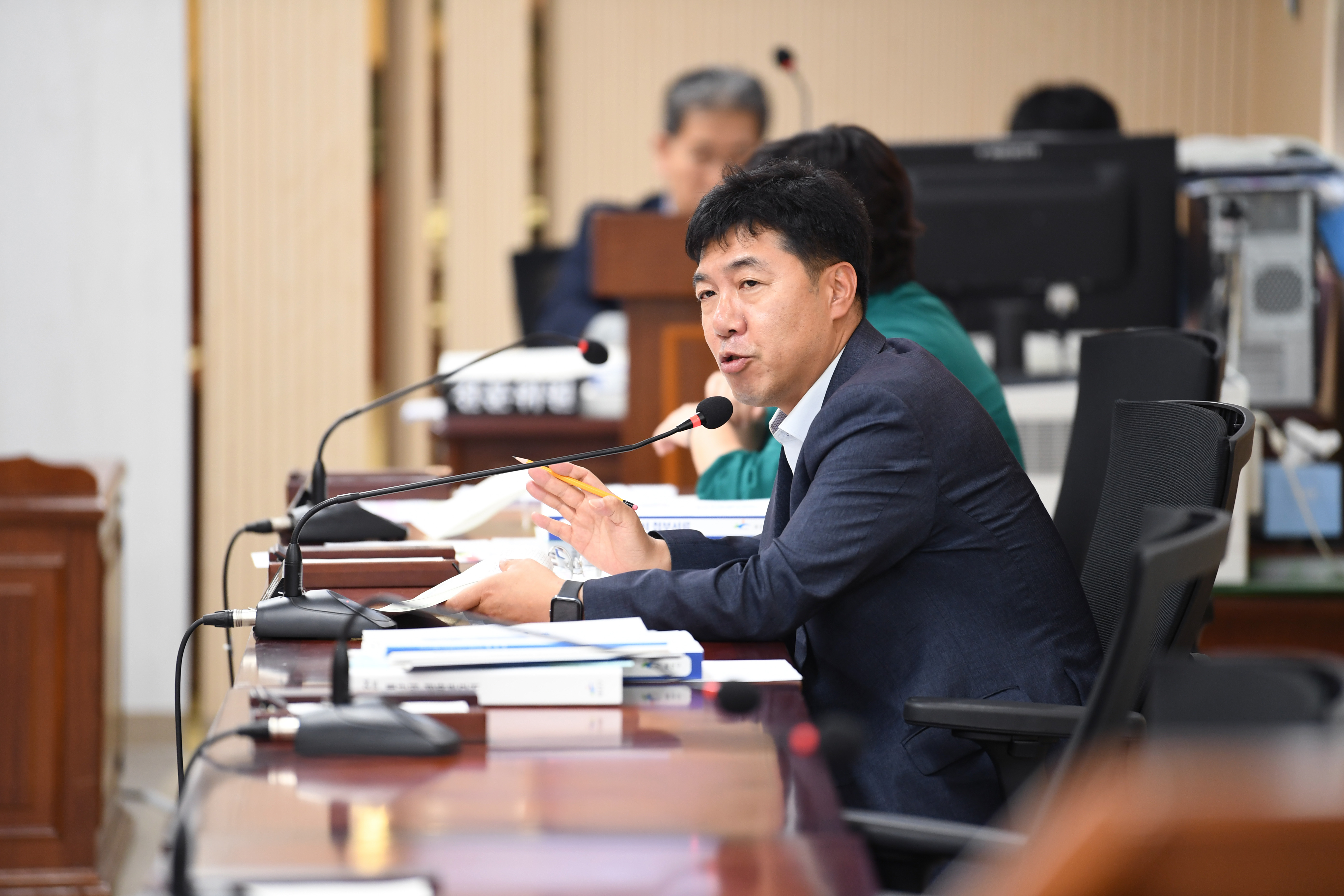 제297회 제1차 정례회 행정자치위원회 회의 첨부이미지 : 20250616 제297회 제1차정례회 행정자치위원회 회의(안건심사 및 _24 결산안 예비심사) (6).jpg
