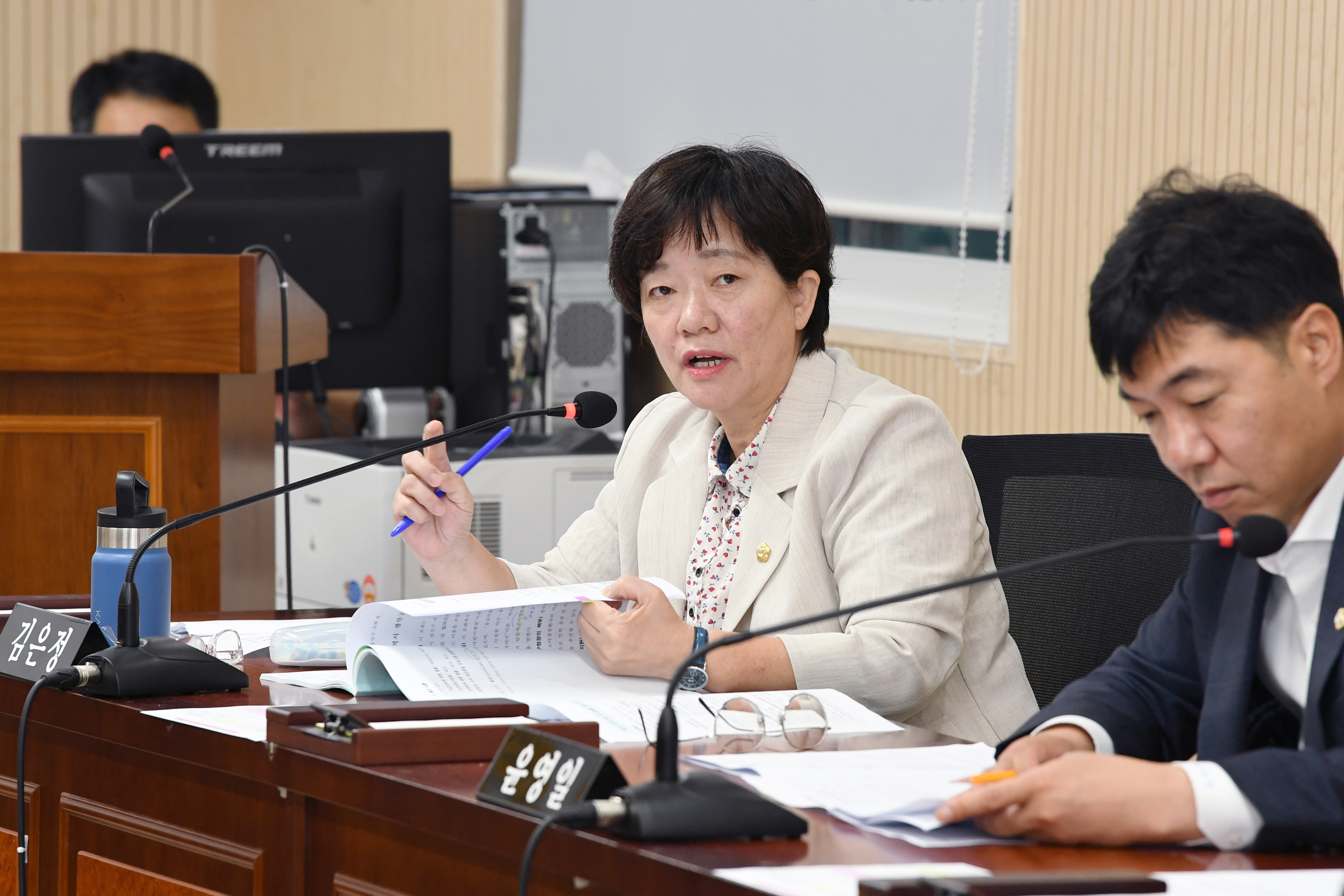 제298회 임시회 행정자치위원회 회의 첨부이미지 : 20250717 제298회 임시회 행정자치위원회 회의(안건심사) (24).jpg