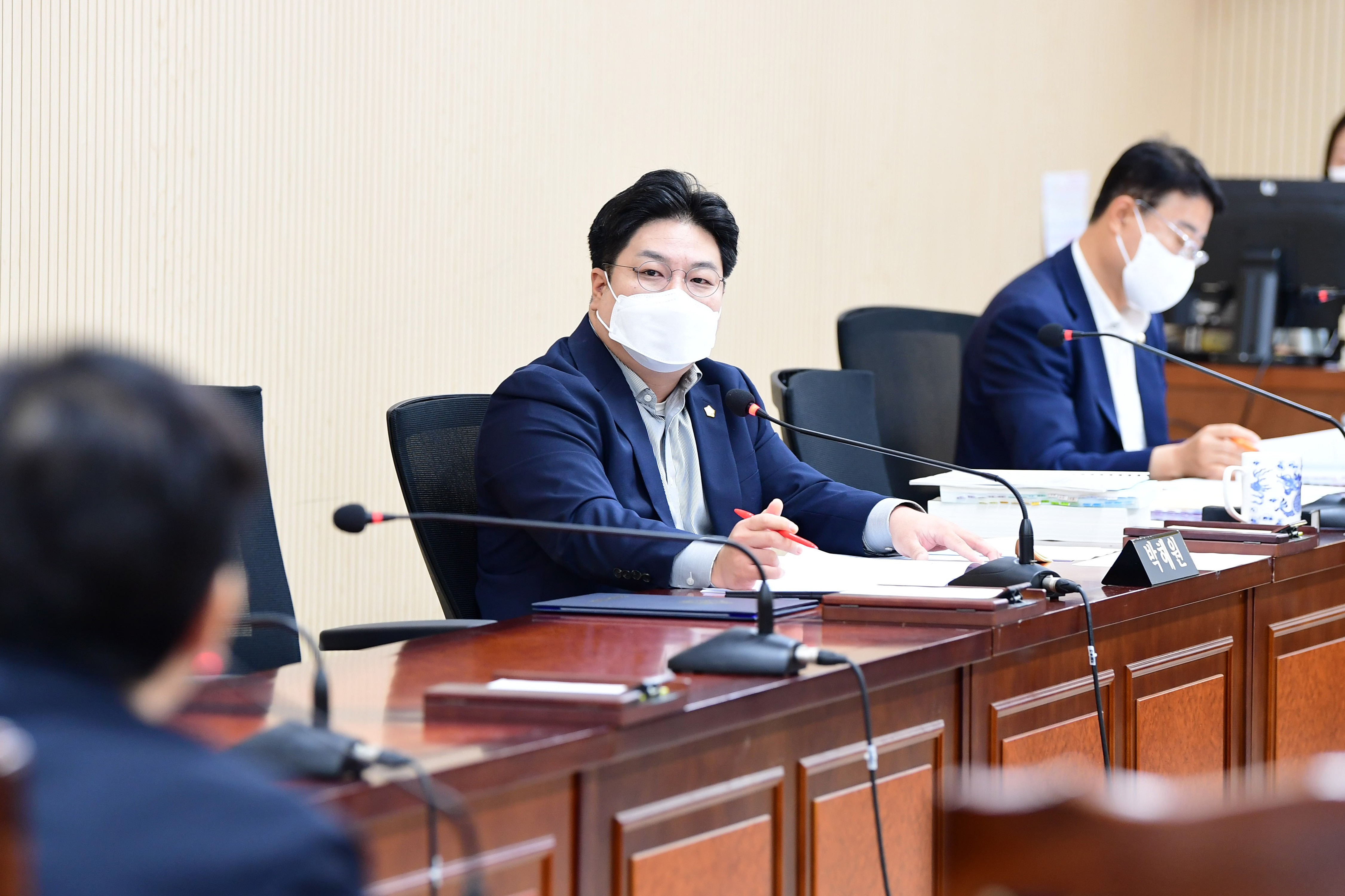 제299회 임시회 행정자치위원회 회의 첨부이미지 : 20250905 제299회 임시회 행정자치위원회 회의(안건심사) (4).jpg