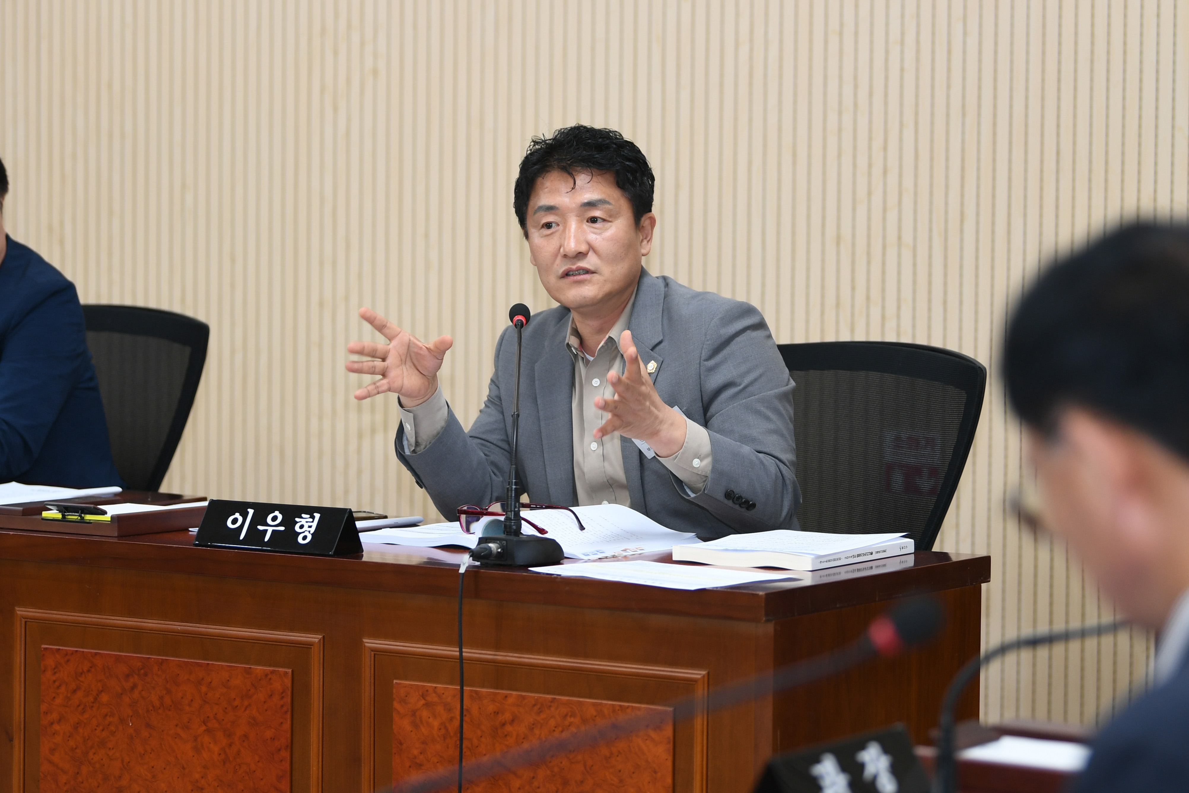 제292회 임시회 경제복지위원회 회의 첨부이미지 : 20241016 제292회 임시회 경제복지위원회 회의(안건심사) (18).jpg