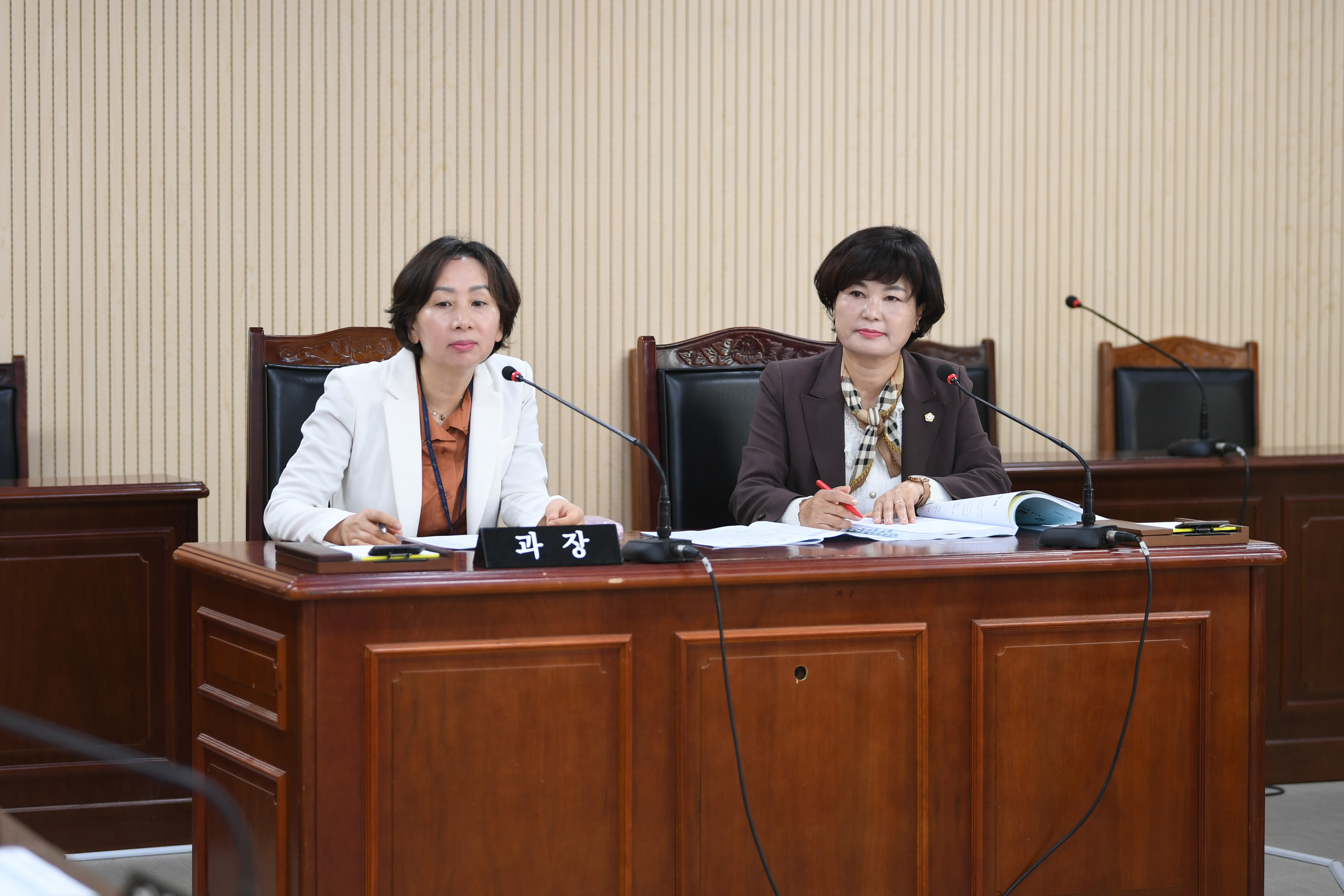 제292회 임시회 경제복지위원회 회의 첨부이미지 : 20241016 제292회 임시회 경제복지위원회 회의(안건심사) (3).jpg