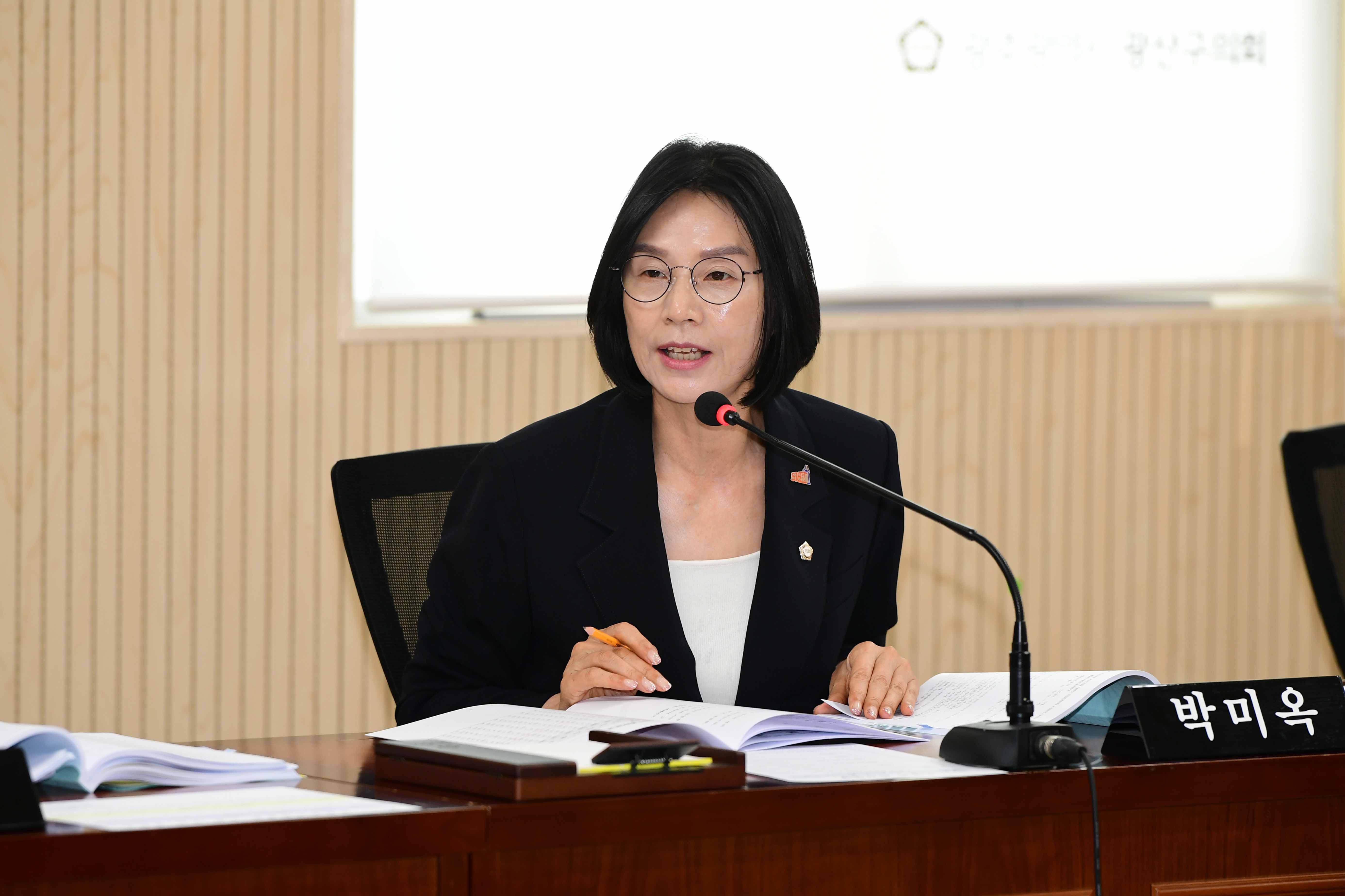 제287회 임시회 경제복지위원회 회의 첨부이미지 : 20240520 제287회 임시회 중 경제복지위원회 회의(안건심사) (10).jpg