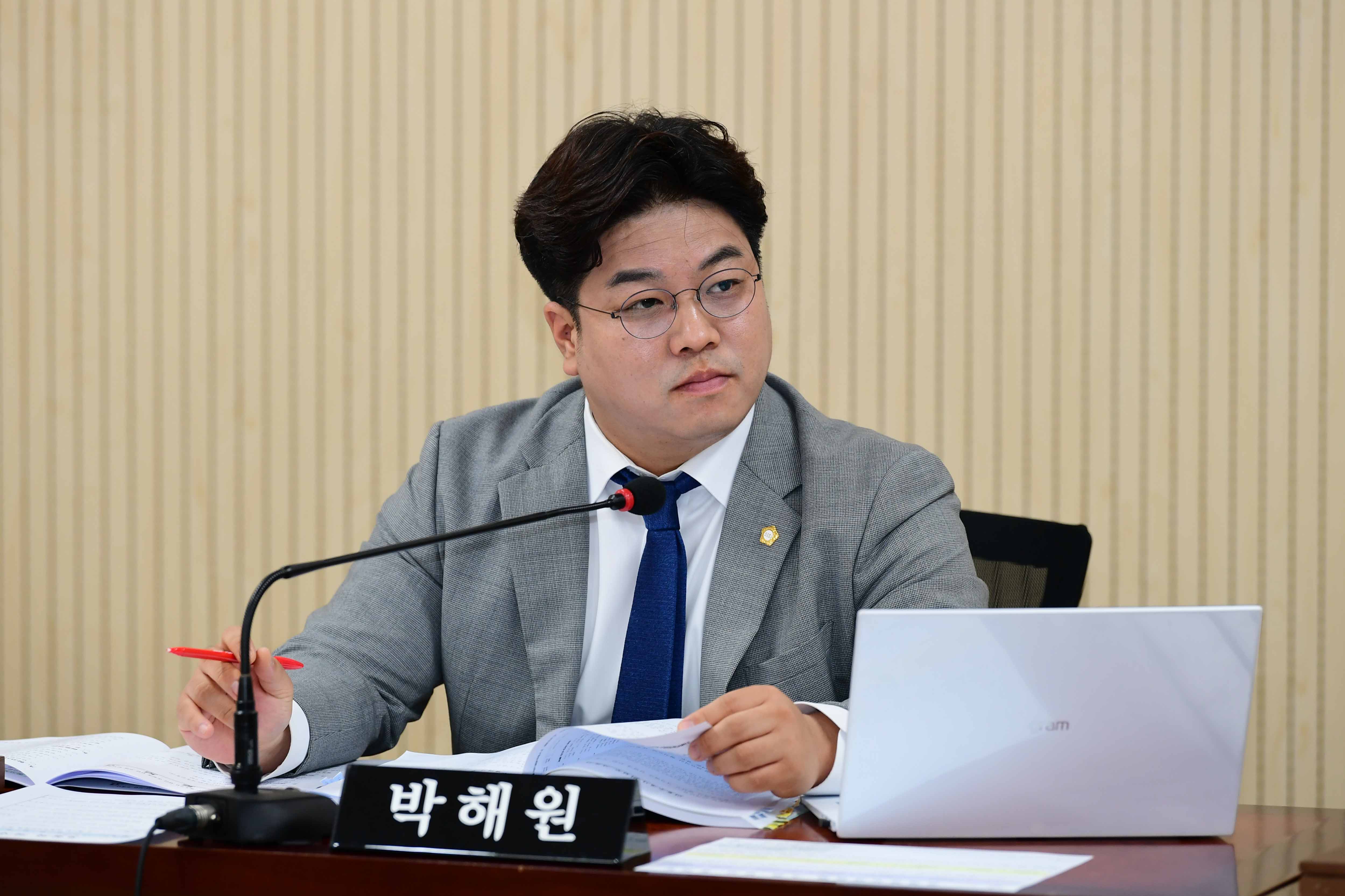 제287회 임시회 경제복지위원회 회의 첨부이미지 : 20240520 제287회 임시회 중 경제복지위원회 회의(안건심사) (4).jpg