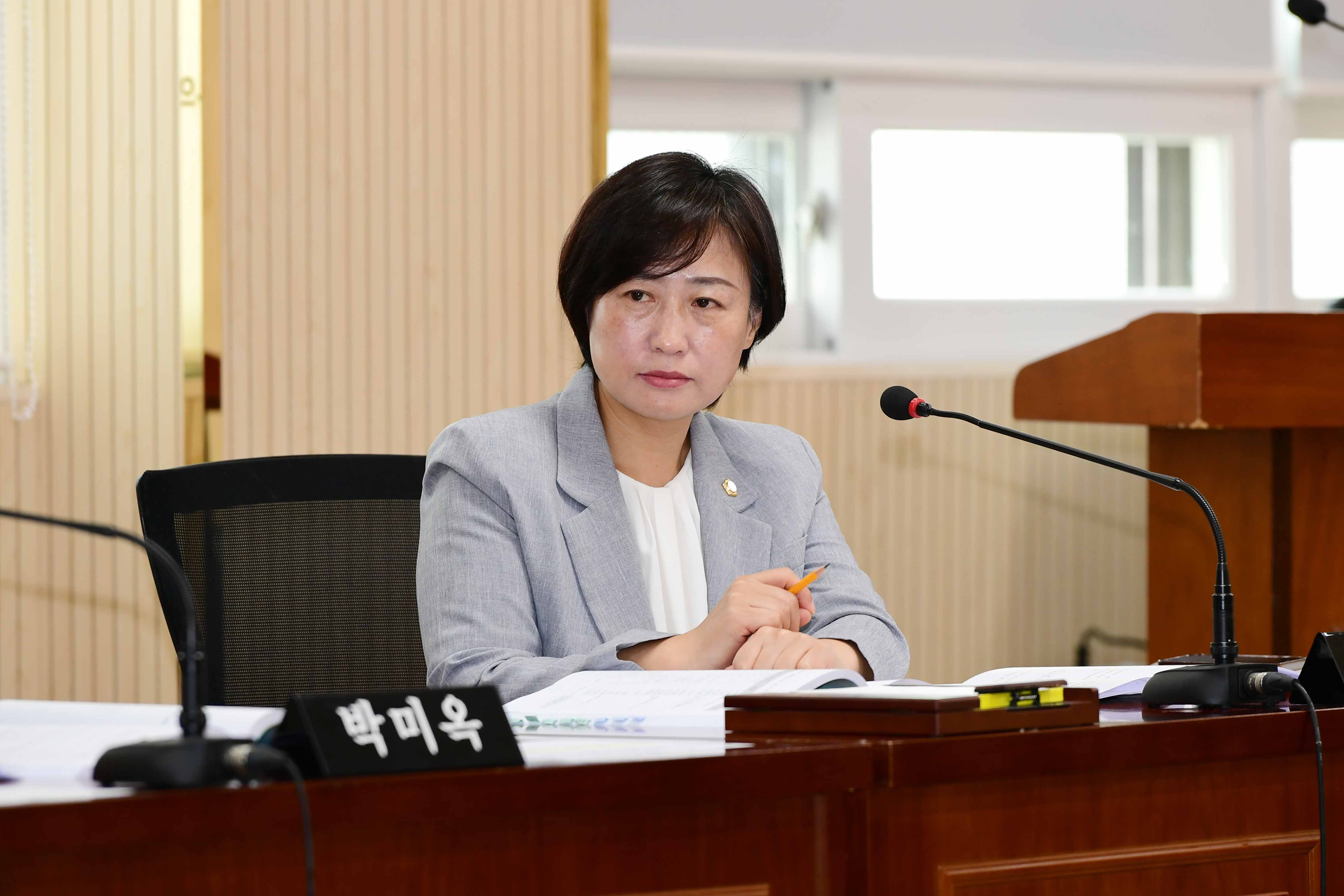 제287회 임시회 경제복지위원회 회의 첨부이미지 : 20240520 제287회 임시회 중 경제복지위원회 회의(안건심사) (8).jpg