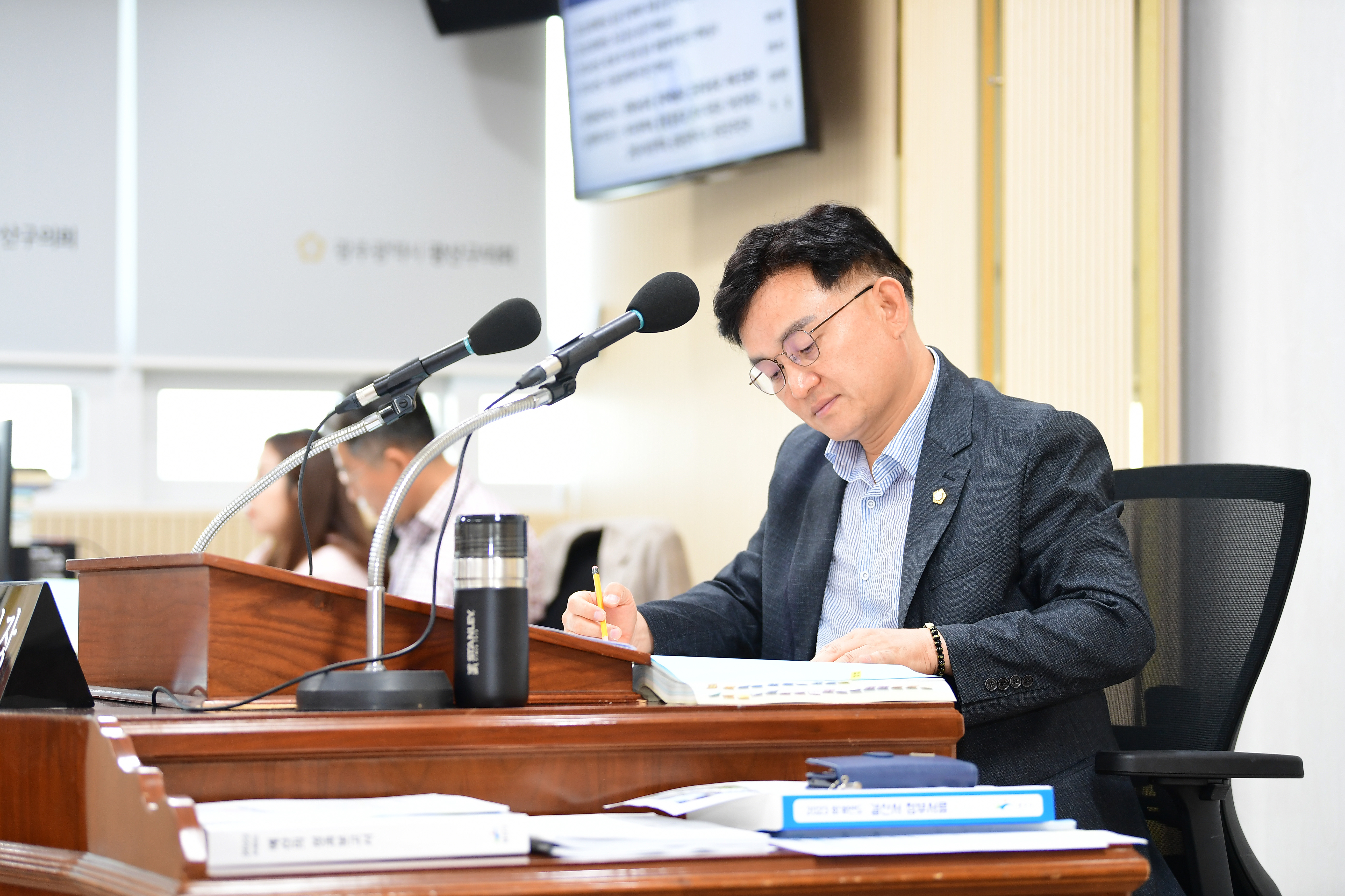 제288회 제1차 정례회 경제복지위원회 회의 첨부이미지 : 20240618 제288회 제1차정례회 경제복지위원회 회의(결산 및 추경 심사) (14).jpg