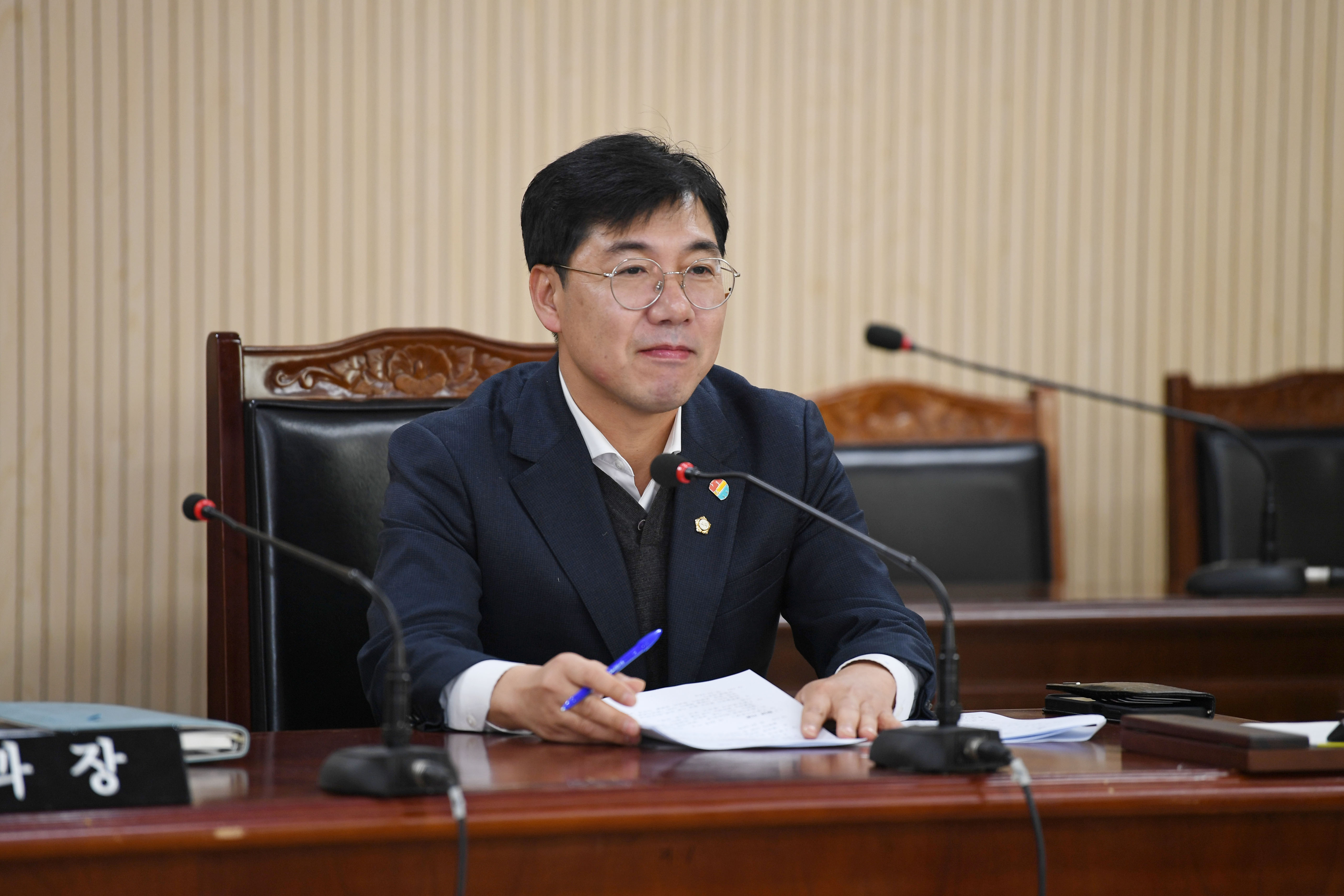 제294회 임시회 경제복지위원회 회의 첨부이미지 : 20250217 제294회 임시회 경제복지위원회 회의(안건심사) (4).jpg