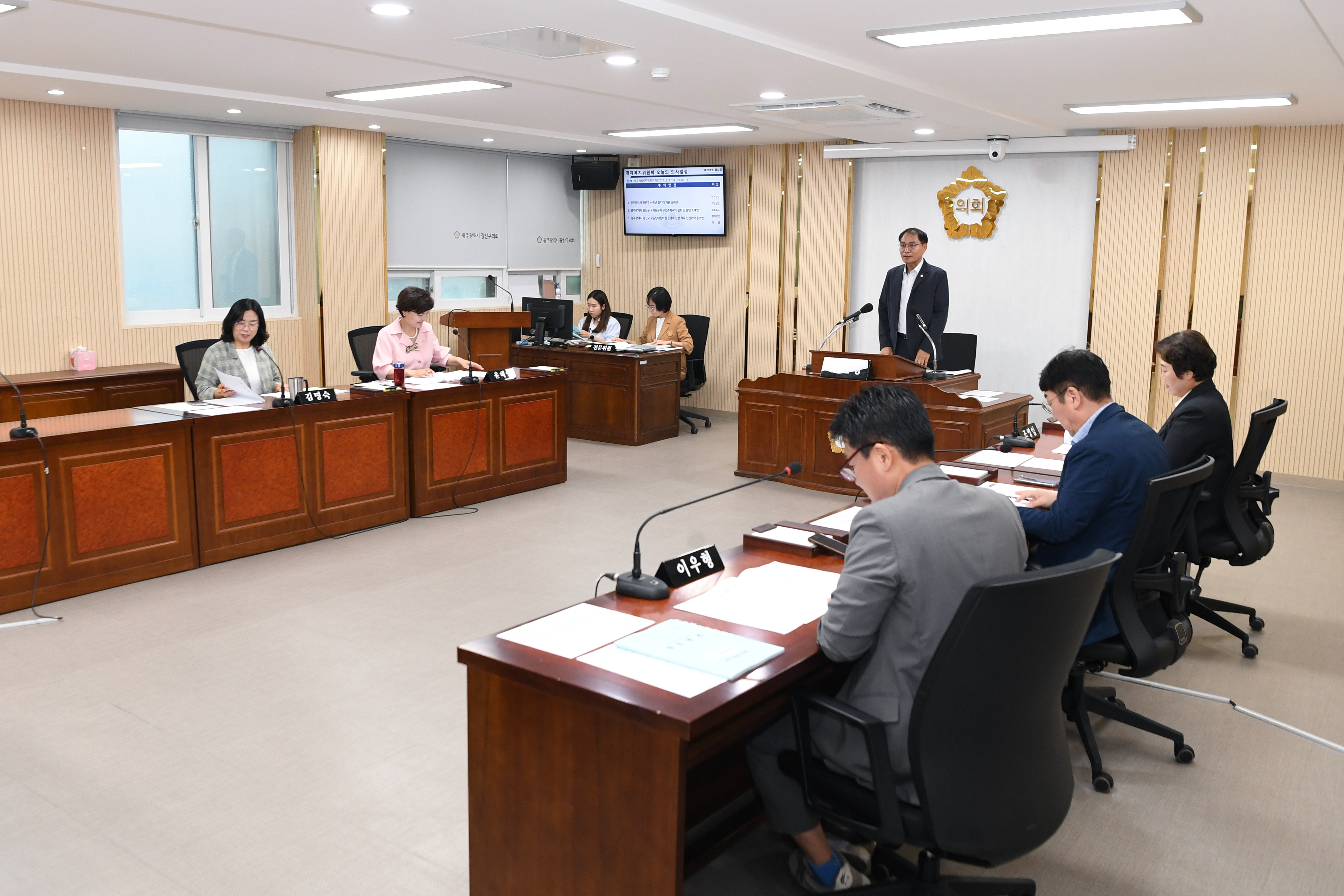 제298회 임시회 경제복지위원회 회의 첨부이미지 : 20250717 제298회 임시회 경제복지위원회 회의(안건심사) (5).jpg