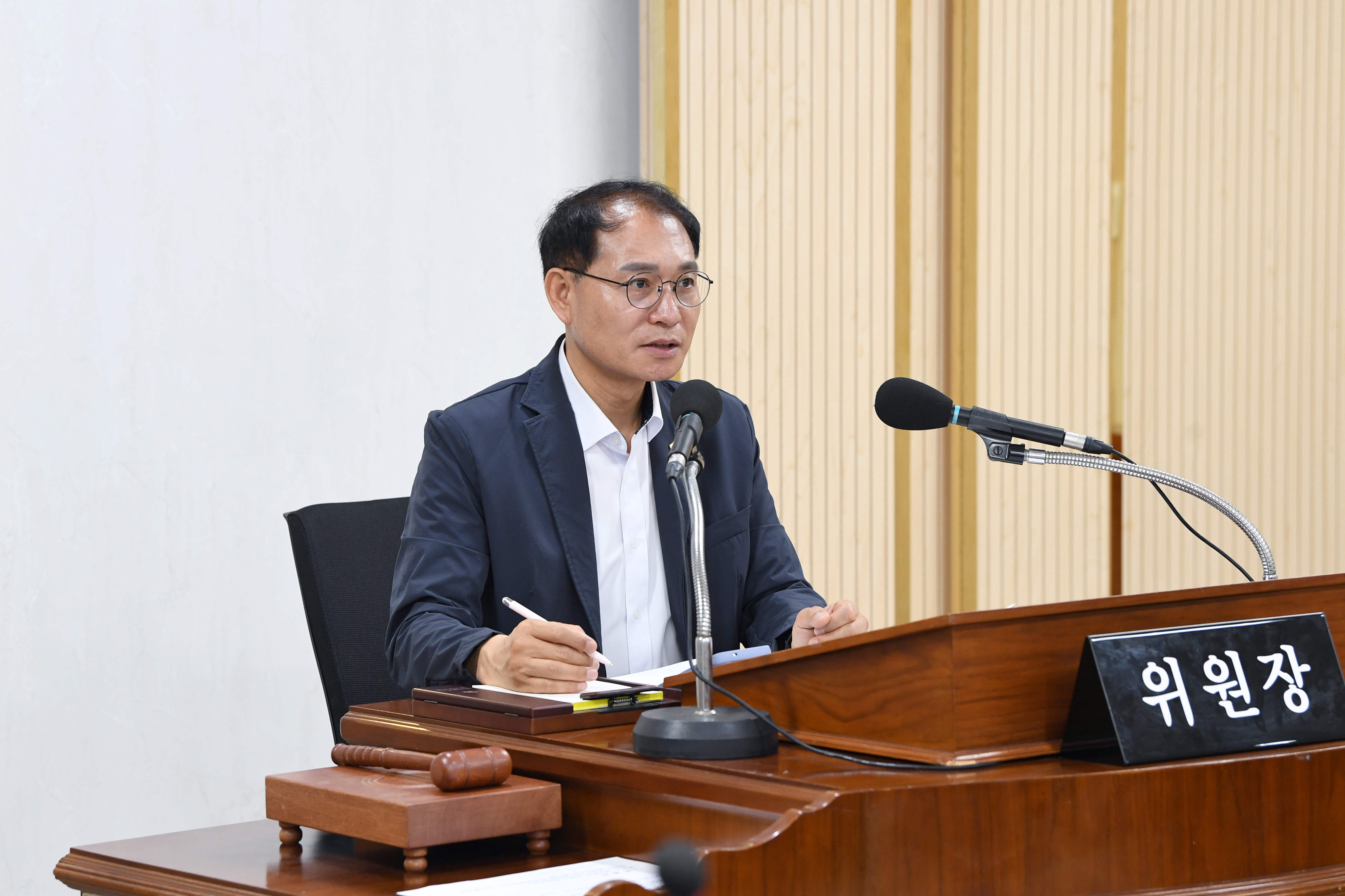 제298회 임시회 경제복지위원회 회의 첨부이미지 : 20250717 제298회 임시회 경제복지위원회 회의(안건심사) (20).jpg