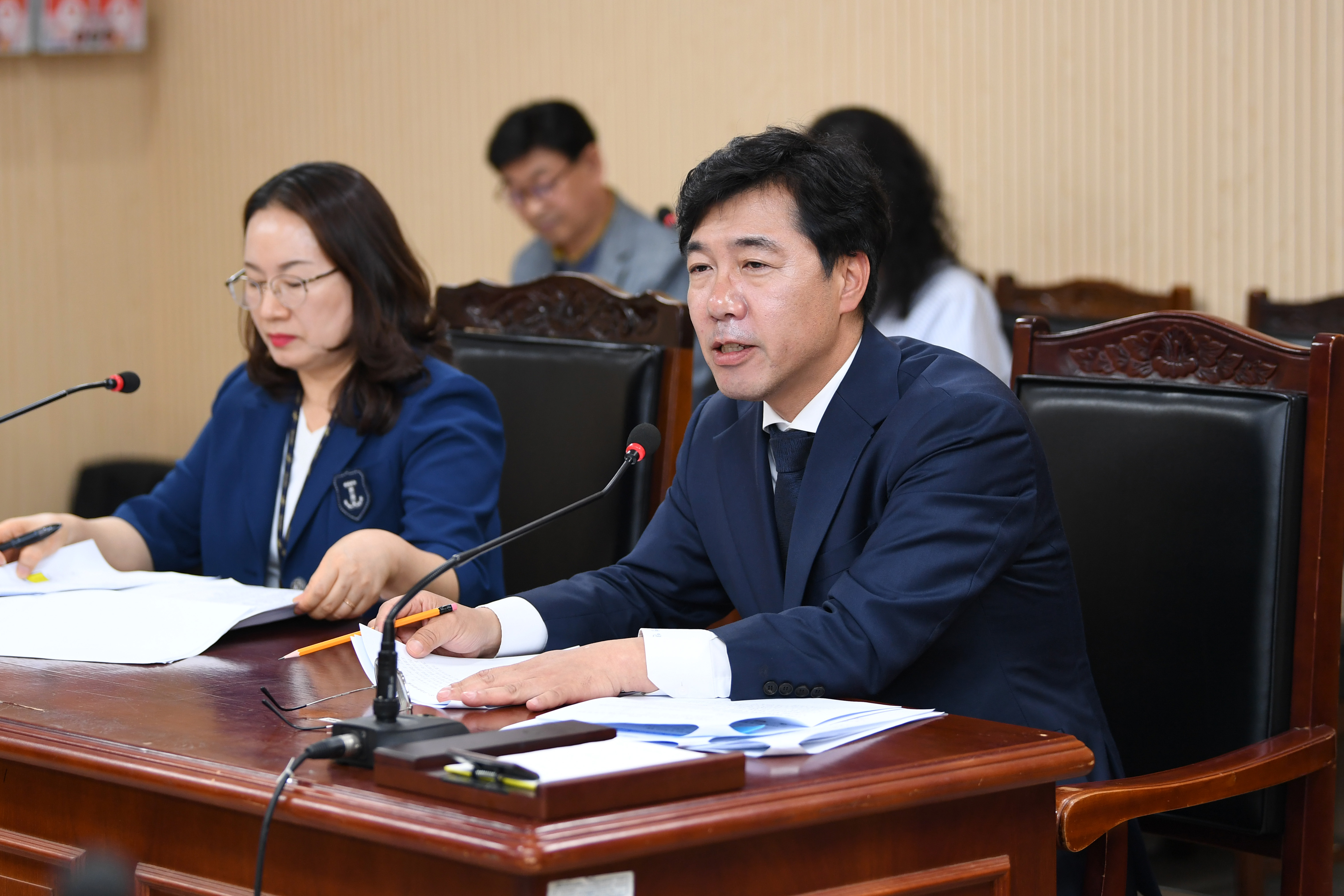 제296회 임시회 경제복지위원회 회의 첨부이미지 : 20250430 제296회 임시회 경제복지위원회 회의(안검심사 및 추경안 예비심사) (8).jpg