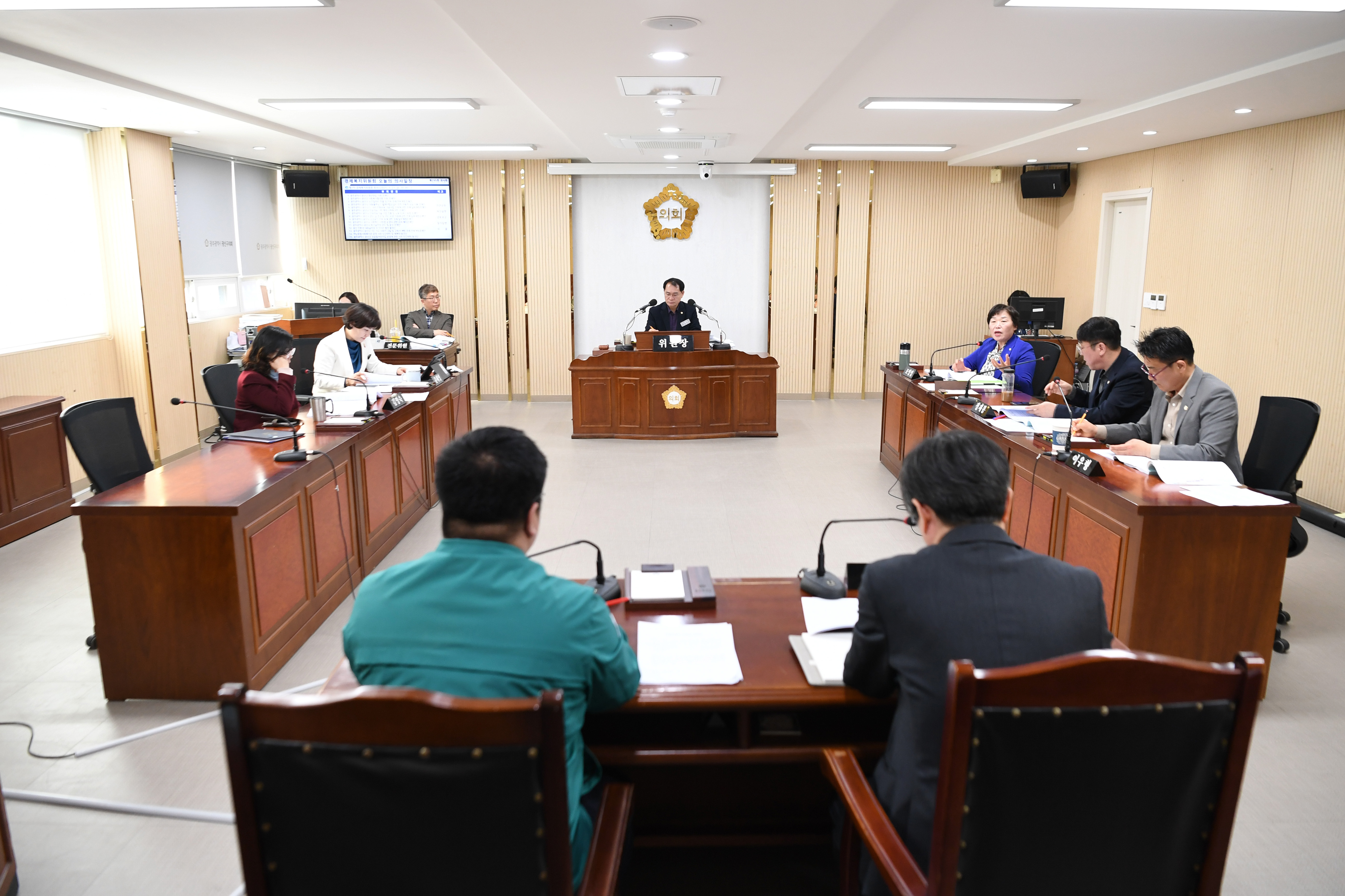 제295회 임시회 경제복지위원회 회의 첨부이미지 : 20250321 제295회 임시회 경제복지위원회 회의(안건심사) (35).jpg