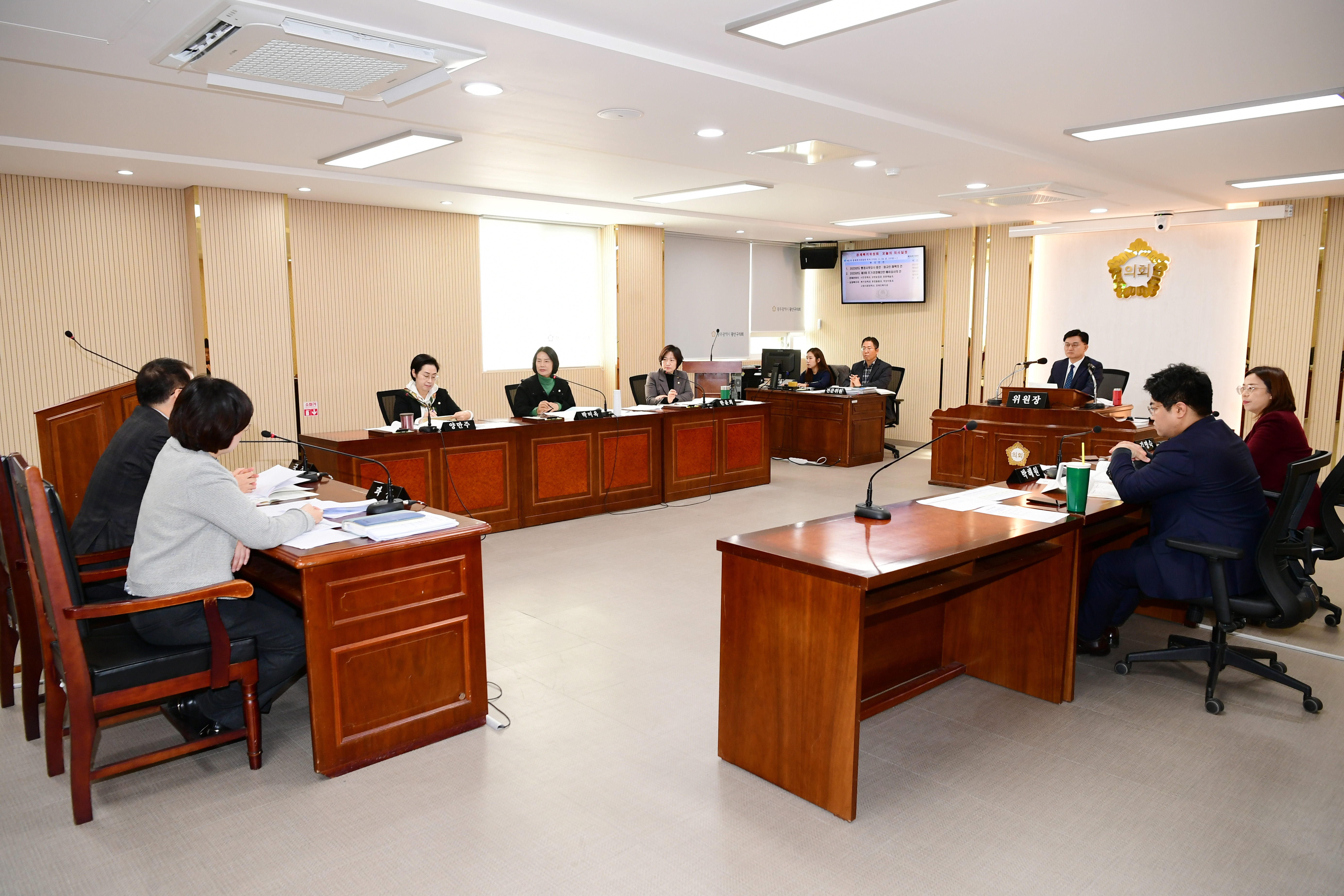 제284회 제2차 정례회 경제복지위원회 회의  첨부이미지 : 20231124 제284회 제2차정례회 경제복지위원회 회의('23 3차 추경 예비심사) (1).jpg