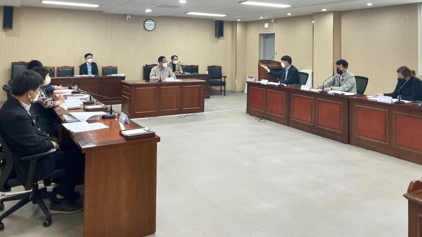 광산구의회 시민안전위, ‘자율방범대 조례’ 개정 간담회 개최 첨부이미지 : 2-1_20221111_광산구의회 시민안전위, ‘자율방범대 조례’ 개정 간담회 개최.jpeg