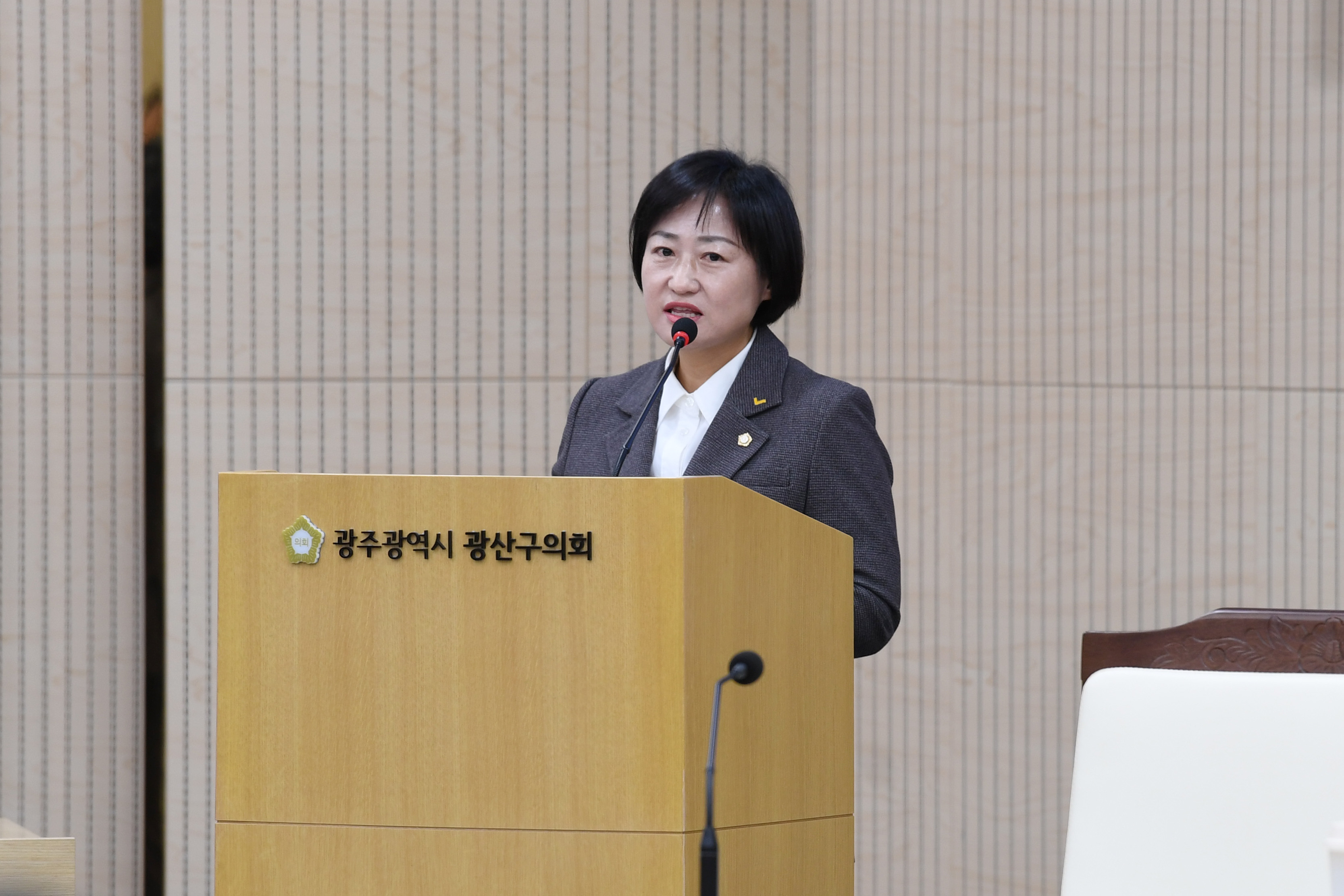 한윤희 광산구의원, 광산구 ‘공공임대아파트 개·보수 지원’ 촉구 첨부이미지 : 2-3_제293회 정례회 제1차 본회의 5분 자유발언(한윤희 의원).jpg