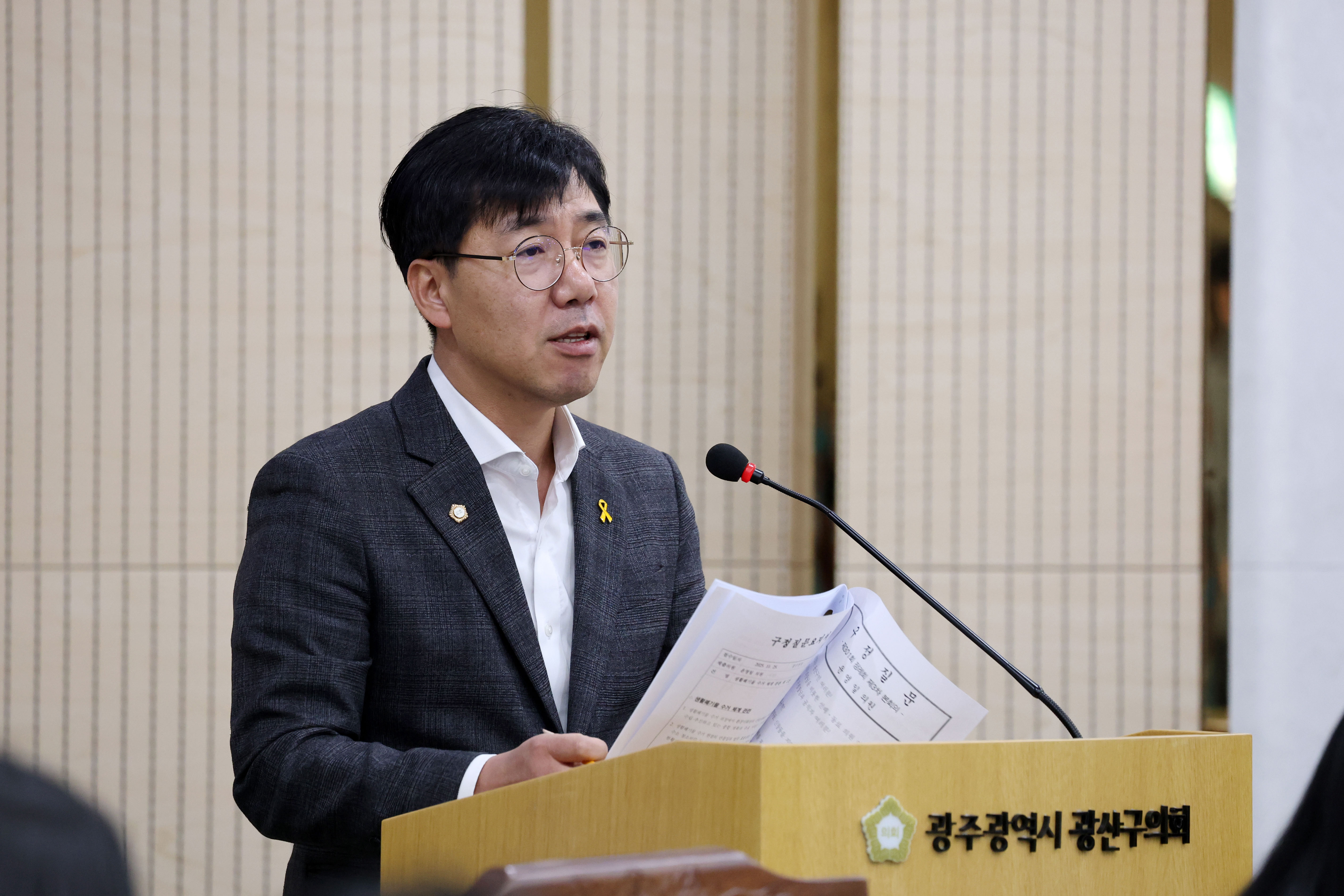 윤영일 광산구의원, 재활용품 수집 민간위탁 입찰 의혹 ‘일침’ 첨부이미지 : 2-1_제301회 광산구의회 정례회 제3차 본회의 구정질문_윤영일 의원.jpg