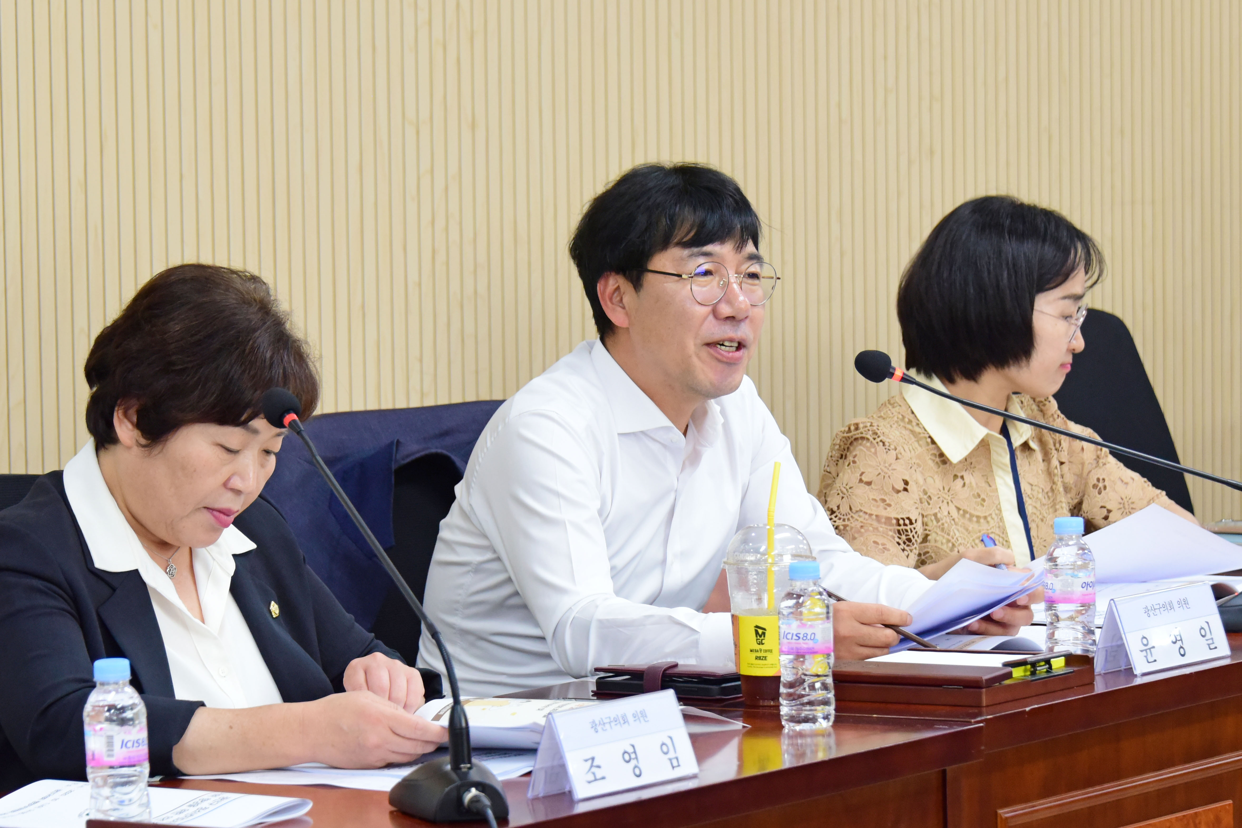 광산구의회, ‘청소년지도자 처우·지위 향상’ 의견 청취 간담회 첨부이미지 : 2-2_20251002_광산구의회, ‘청소년지도자 처우·지위 향상’ 의견 청취 간담회.jpg