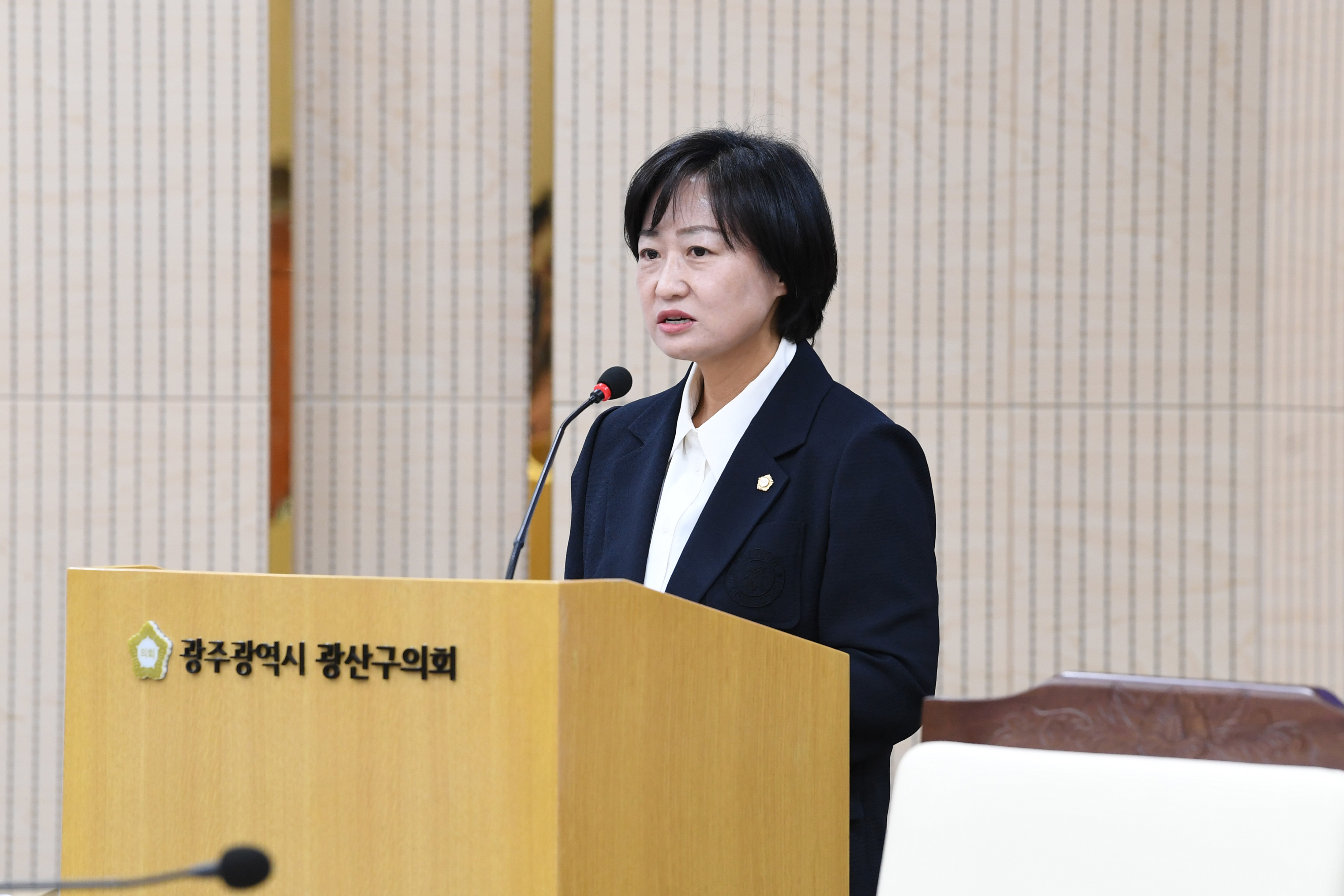 한윤희 광산구의원, 공공임대아파트 지원 및 지역서점 살리는 ‘책값 돌려주기’ 제안 첨부이미지 : 2-1_제297회 광산구의회 정례회 제2차 본회의 구정질문_한윤희 의원.jpg