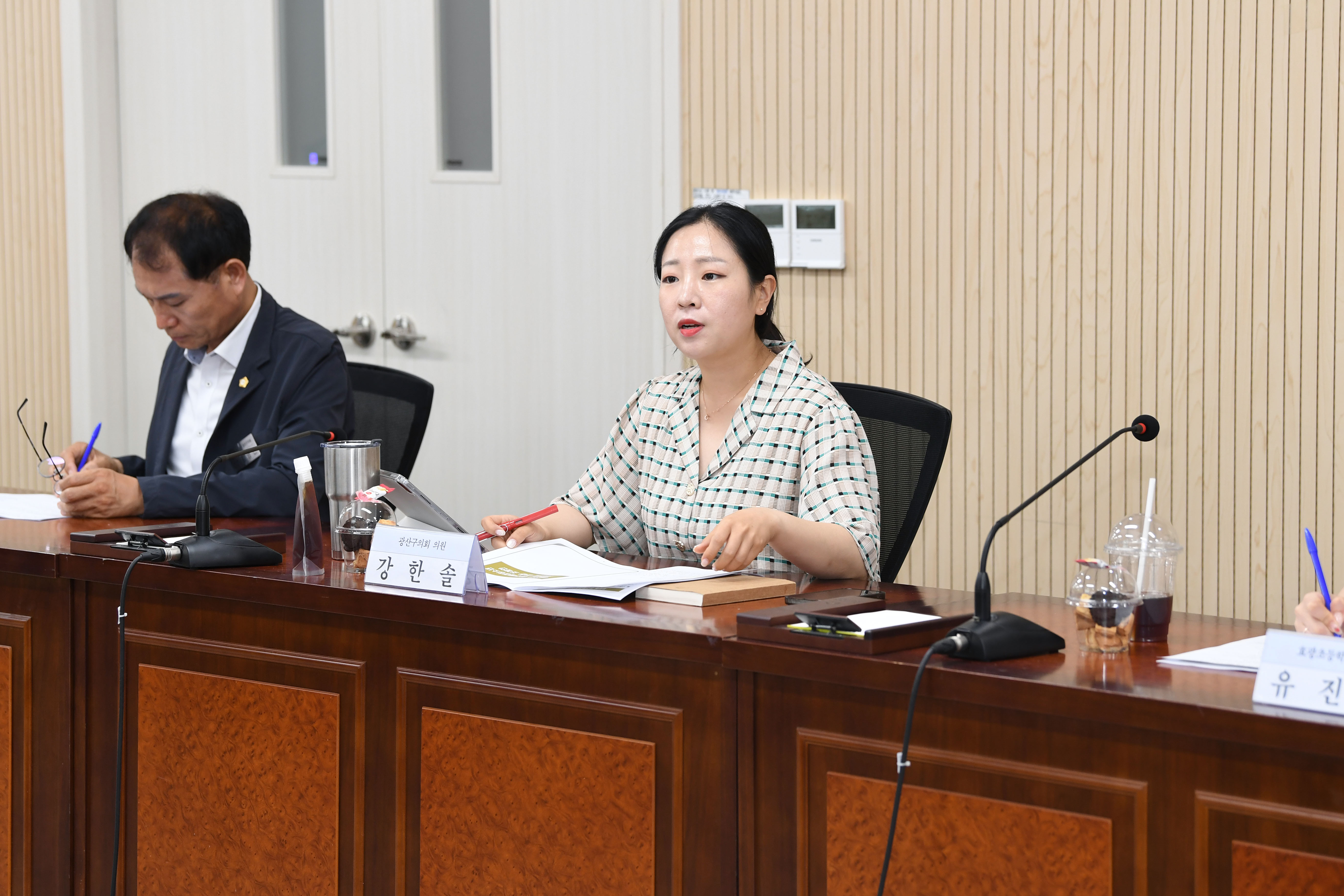 광산구의회, 이주배경청소년 지원방안 마련 정책간담회 개최 첨부이미지 : 2-2_강한솔 광산구의원 이주배경청소년 지원방안 마련 정책간담회 개최.jpg
