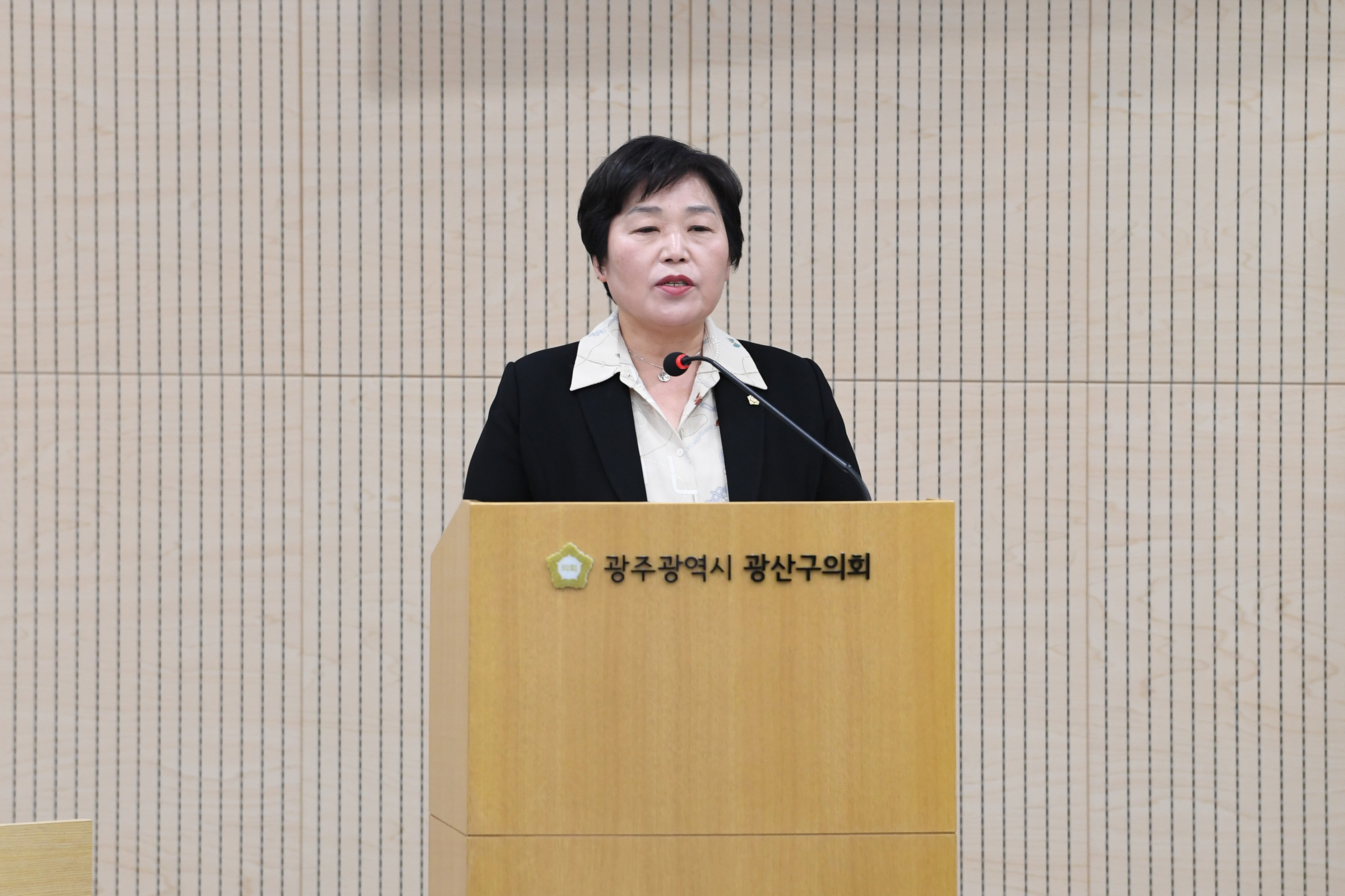 조영임 광산구의원, 공동주택 공용공간 활용·마음상담 지원 제안 첨부이미지 : 2-2_제295회 광산구의회 임시회 제2차 본회의 5분 자유발언_조영임 의원.jpg