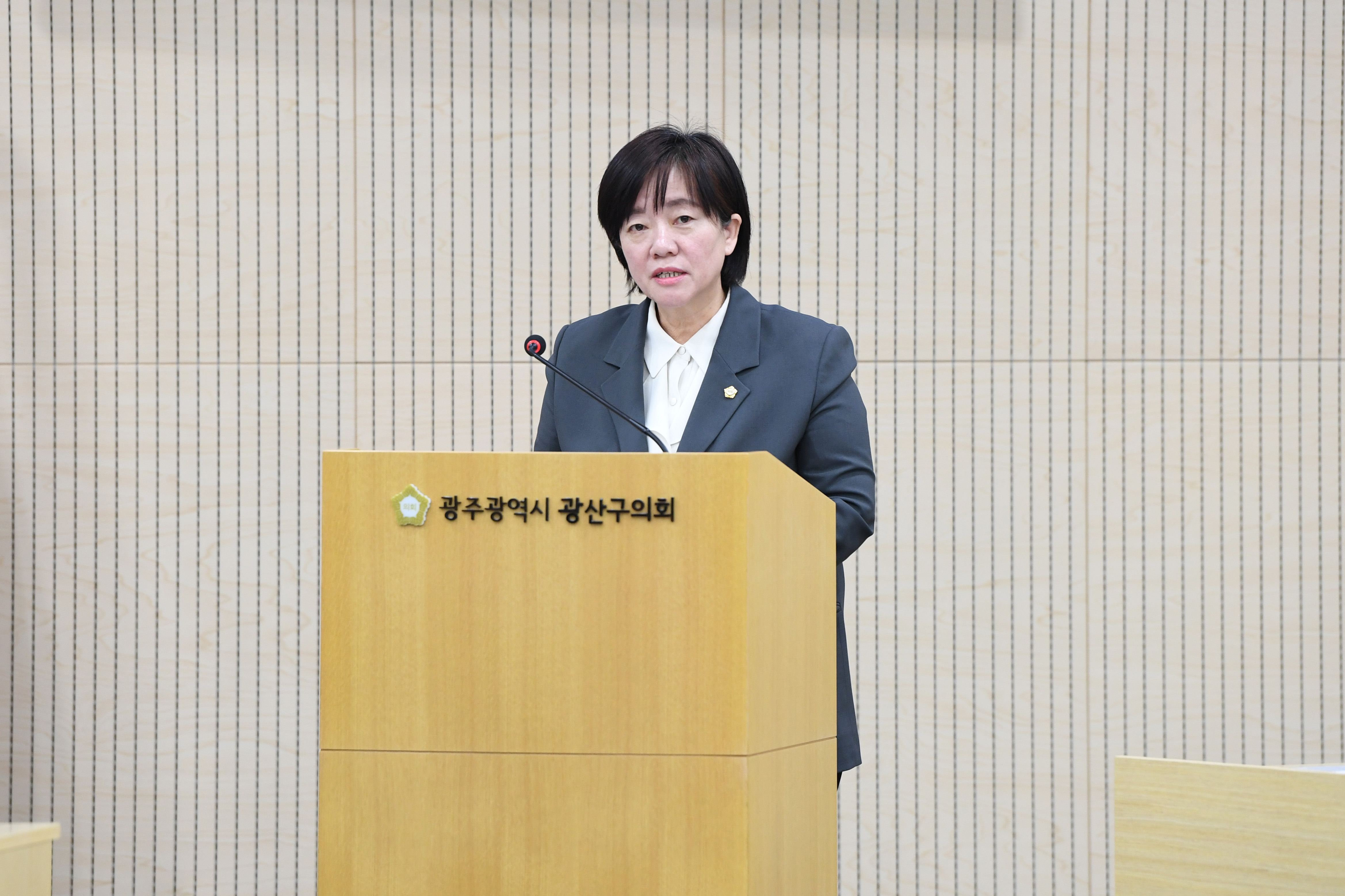 김은정 광산구의원, ‘집합건물’ 관리 체계 마련 촉구 첨부이미지 : 2-1_제295회 광산구의회 임시회 제1차 본회의 5분 자유발언_김은정 의원.jpg