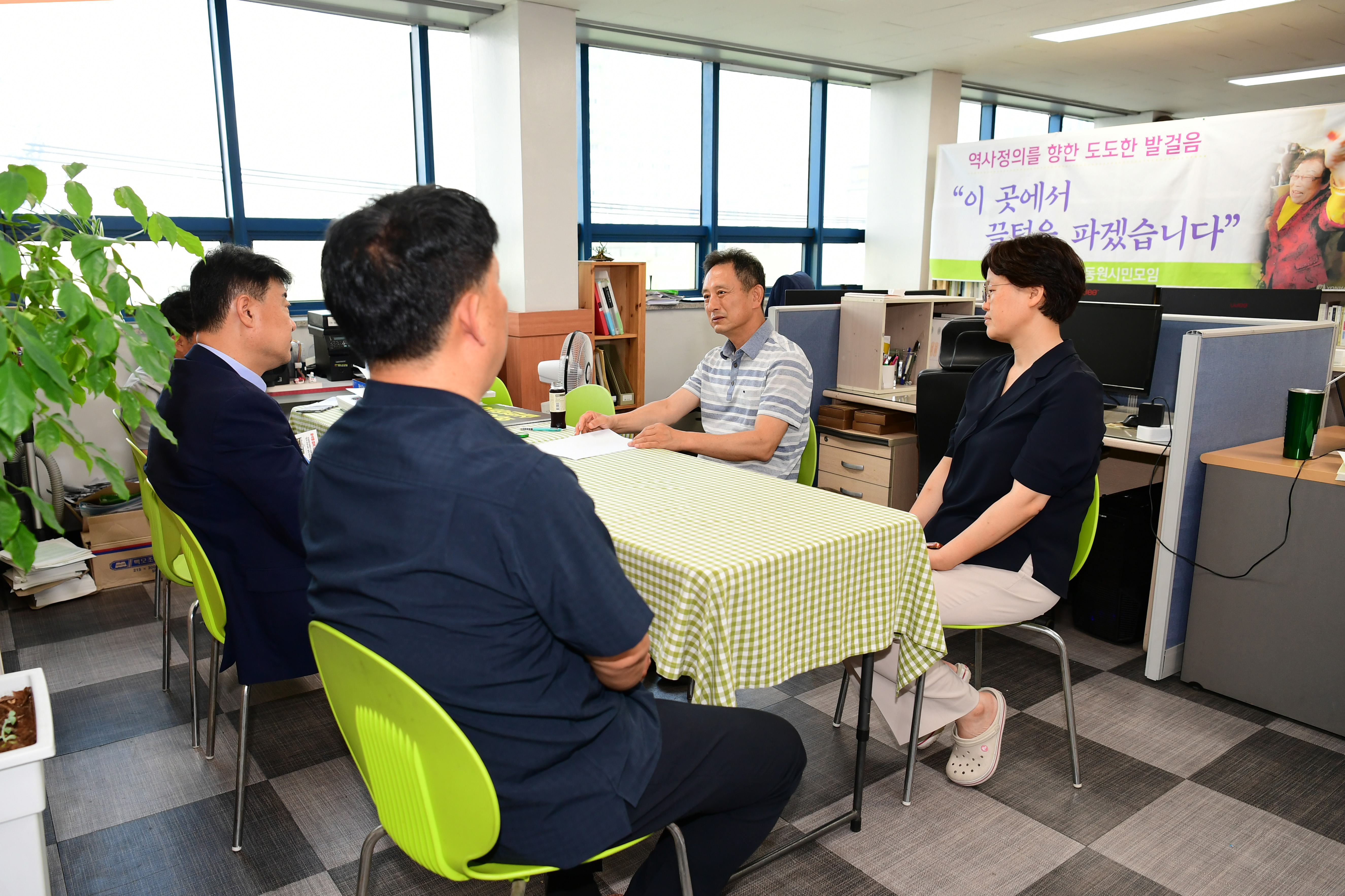 광산구의회, ‘역사정의 시민모금’ 행렬 동참 첨부이미지 : 2-4_20230808_광산구의회, ‘역사정의 시민모금’ 행렬 동참.jpg