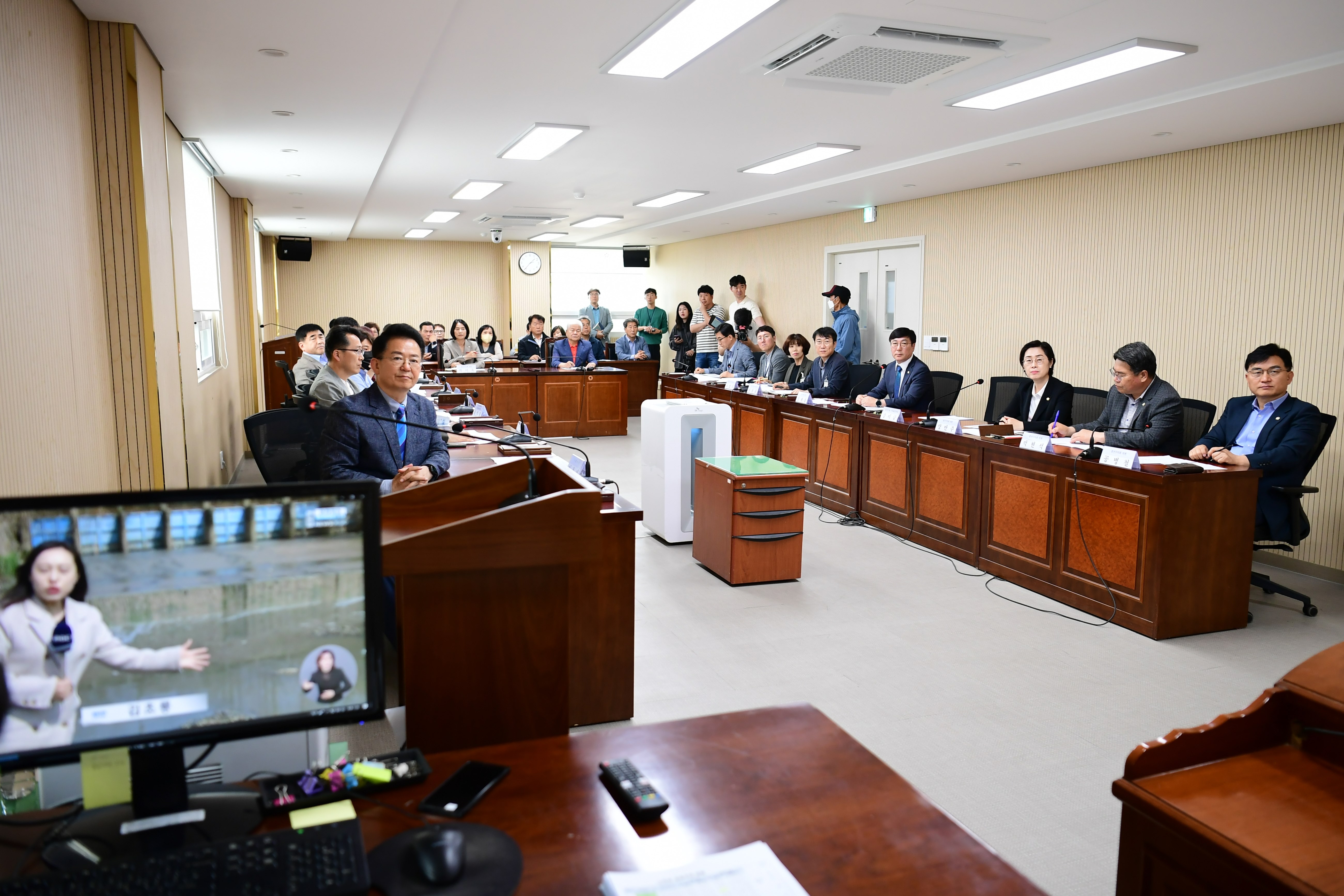 광산구의회, 장록습지 수질개선 ‘분류식 하수처리사업’ 간담회 첨부이미지 : 2-3_20230512_광산구의회, 장록습지 수질개선 ‘분류식 하수처리사업’ 간담회.JPG