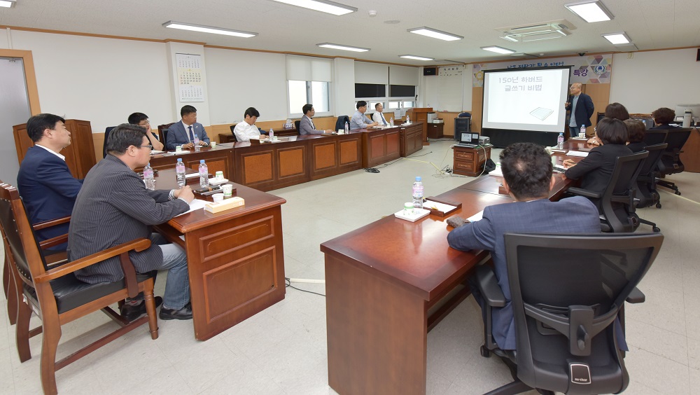 공부하는 광산구의회, 역량강화 글쓰기 특강 개최 첨부이미지 : s190517 공부하는 광산구의회, 역량강화 글쓰기 특강 개최(2).jpg