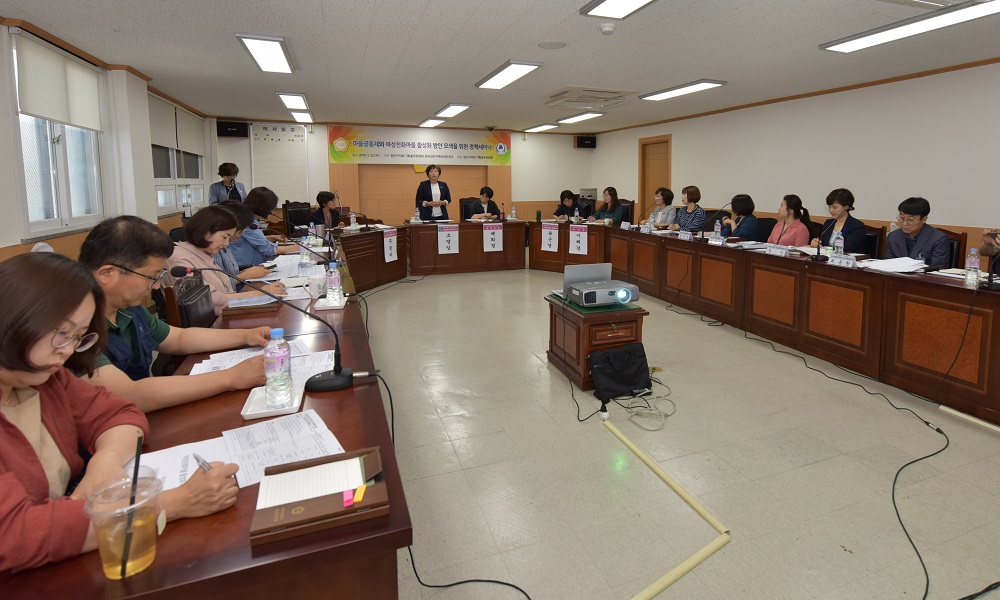 광산구의회 기획총무위원회, ‘마을공동체와 여성친화마을 활성화’ 정책세미나 개최 첨부이미지 : s190523 마을공동체와 여성친화마을 활성화  정책세미나 개최(3).jpg