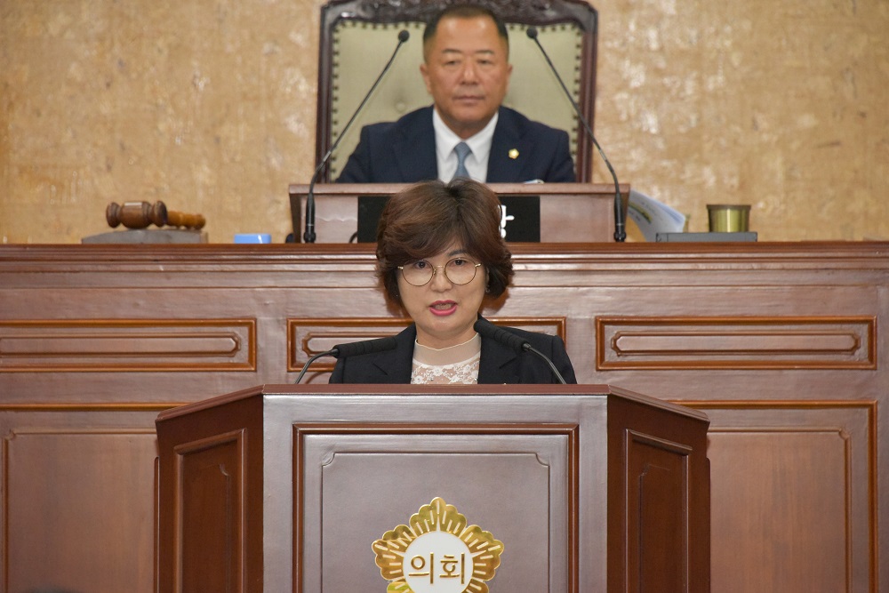 광산구의회, ‘군용비행장 소음피해 관련법 제정 촉구 결의안’ 채택 첨부이미지 : s190627 광산구의회 제246회 정례회_윤혜영 의원.jpg