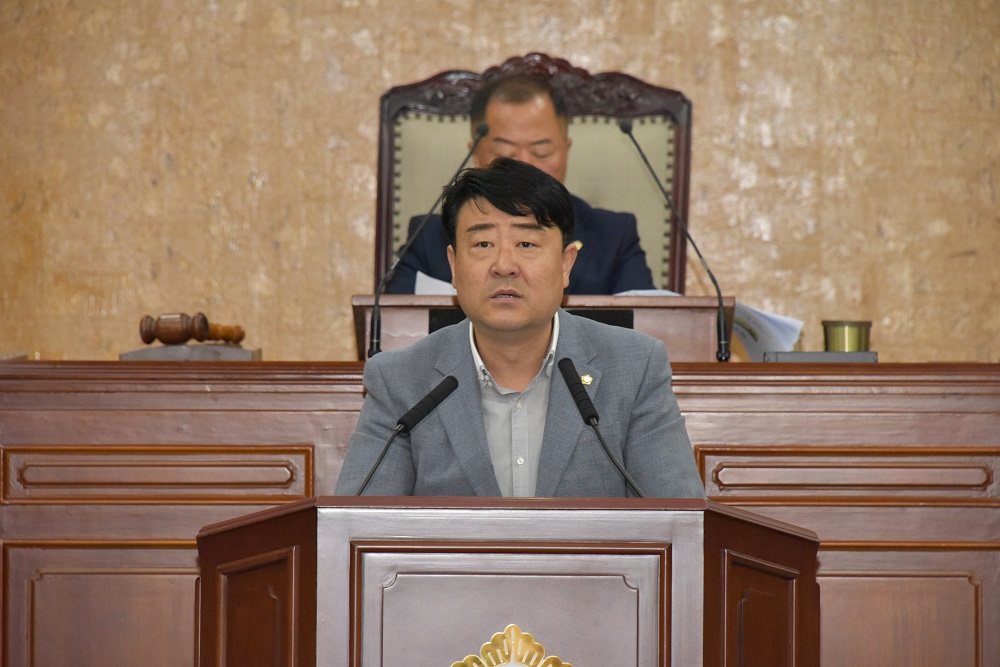 광산구의회 김태완 의원, “구정 정보공개 및 기획단위부서·정무보좌인력 분발 해야” 첨부이미지 : s190627 광산구의회 제246회 정례회 3차 본회의 5분발언(김태완 의원).jpg