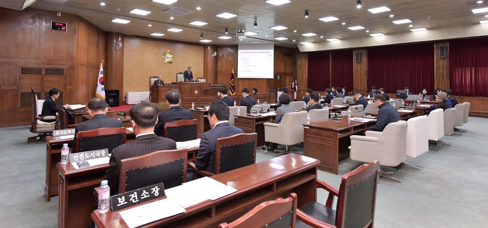 광산구의회 공병철 의원, “군공항 항공장애 표시등에 대한 보상·지원 광산구가 적극 나서야” 첨부이미지 : s191122_광산구의회 제251회 정례회 1차본회의2.JPG