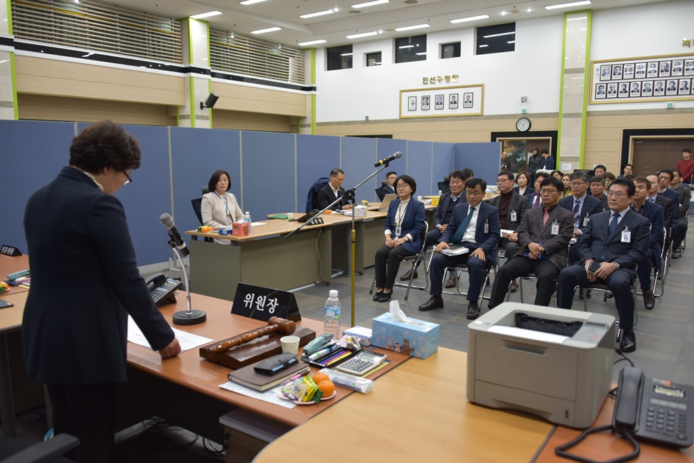 광산구의회, ‘2019 행정사무감사’ 9일간 실시 첨부이미지 : s20191127_광산구의회 2019 행정사무감사_기획총무위원회(3).JPG