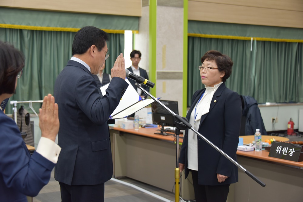 광산구의회, ‘2019 행정사무감사’ 9일간 실시 첨부이미지 : s20191127_광산구의회 2019 행정사무감사_기획총무위원회(2).JPG