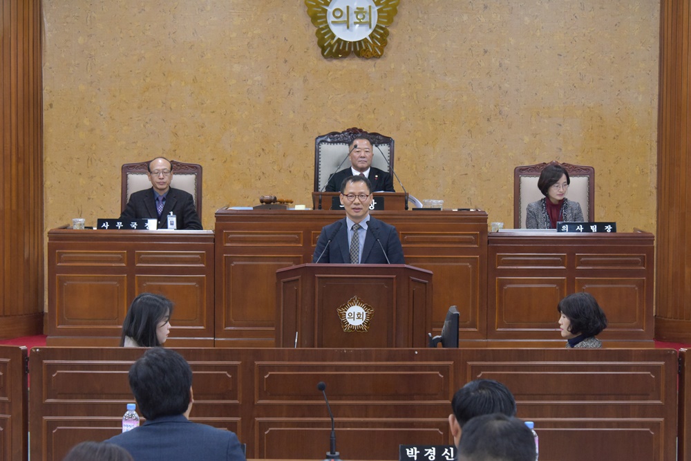 광산구의회 김영관 의원, 공용차량 공무 수행 표시 및 선팅 투과율 준수 강조 첨부이미지 : s20191209 제251회 제2차 정례회 2차 본회의 5분발언_김영관(1).JPG