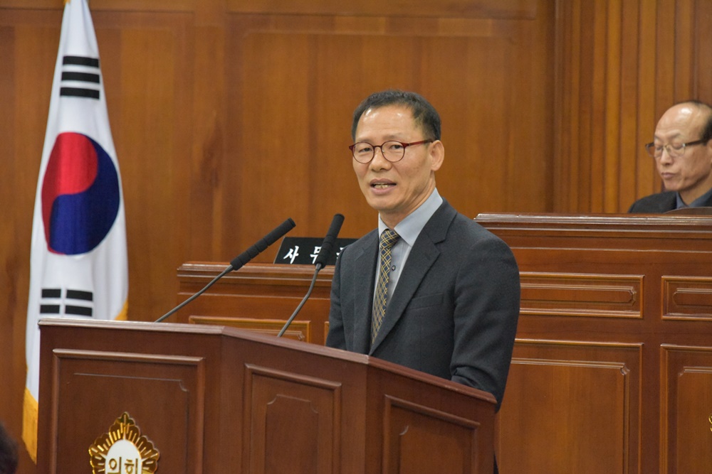 광산구의회 김영관 의원, 공용차량 공무 수행 표시 및 선팅 투과율 준수 강조 첨부이미지 : s20191209 제251회 제2차 정례회 2차 본회의 5분발언_김영관(2).JPG