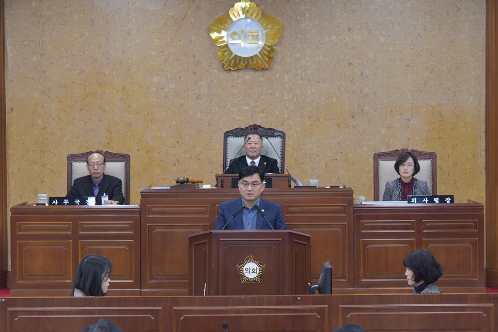 광산구의회 공병철 의원, 광산구 간부 공무원 행정사무감사 수감 자세 문제 꼬집어 첨부이미지 : s20191209 제251회 제2차 정례회 2차 본회의 신상발언_공병철의원(1).JPG