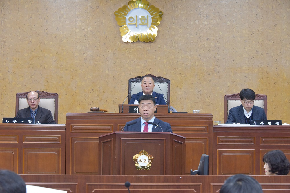 광산구의회, 폐기물처리사무 행정사무조사 결과보고서 채택 첨부이미지 : s191220_광산구의회 제251회 정례회 3차본회의_폐기물관련 사무에 대한 행정사무조사 결과보고서 채택(3).jpg